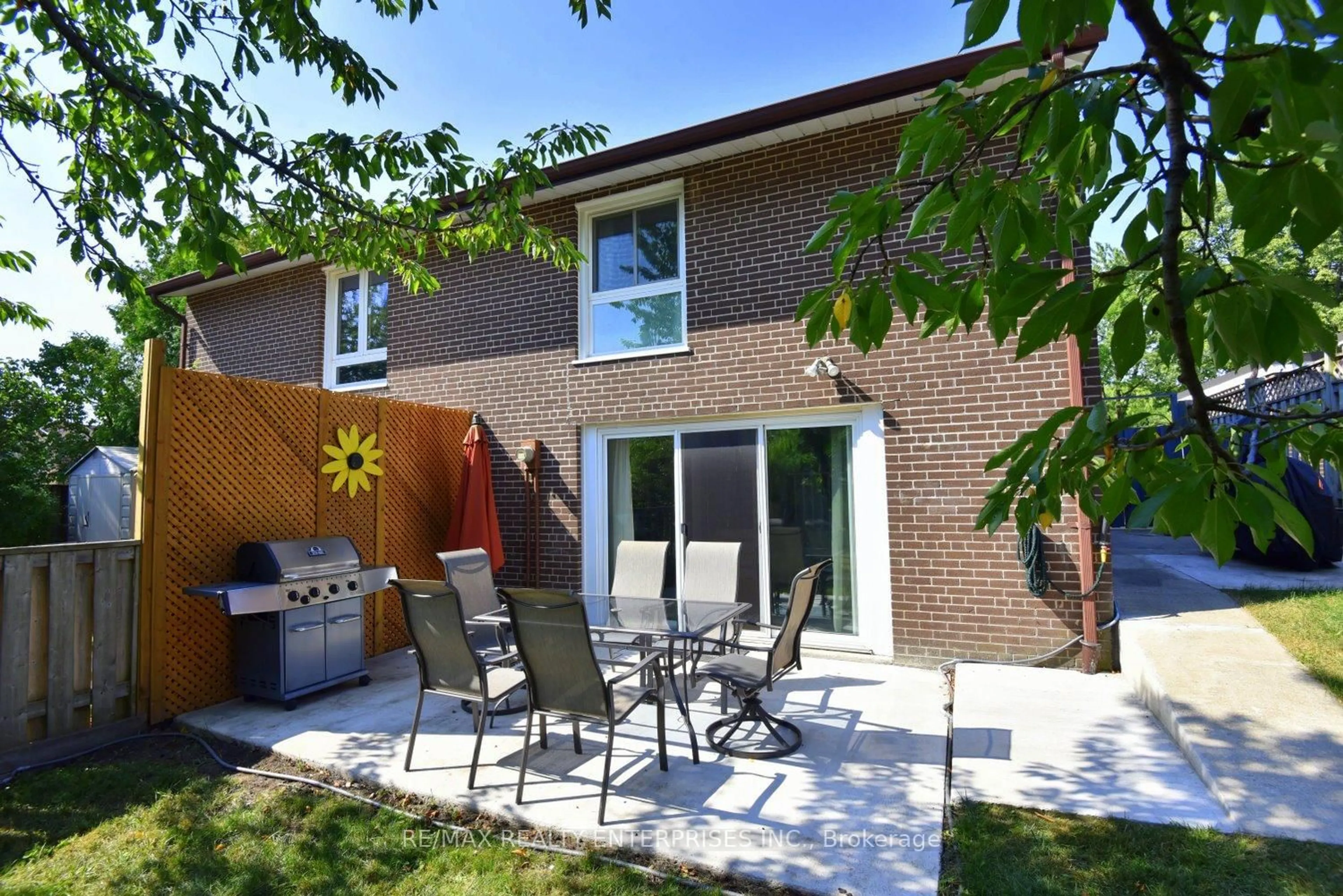 Patio, street for 1365 Seaview Dr, Mississauga Ontario L5J 1X4