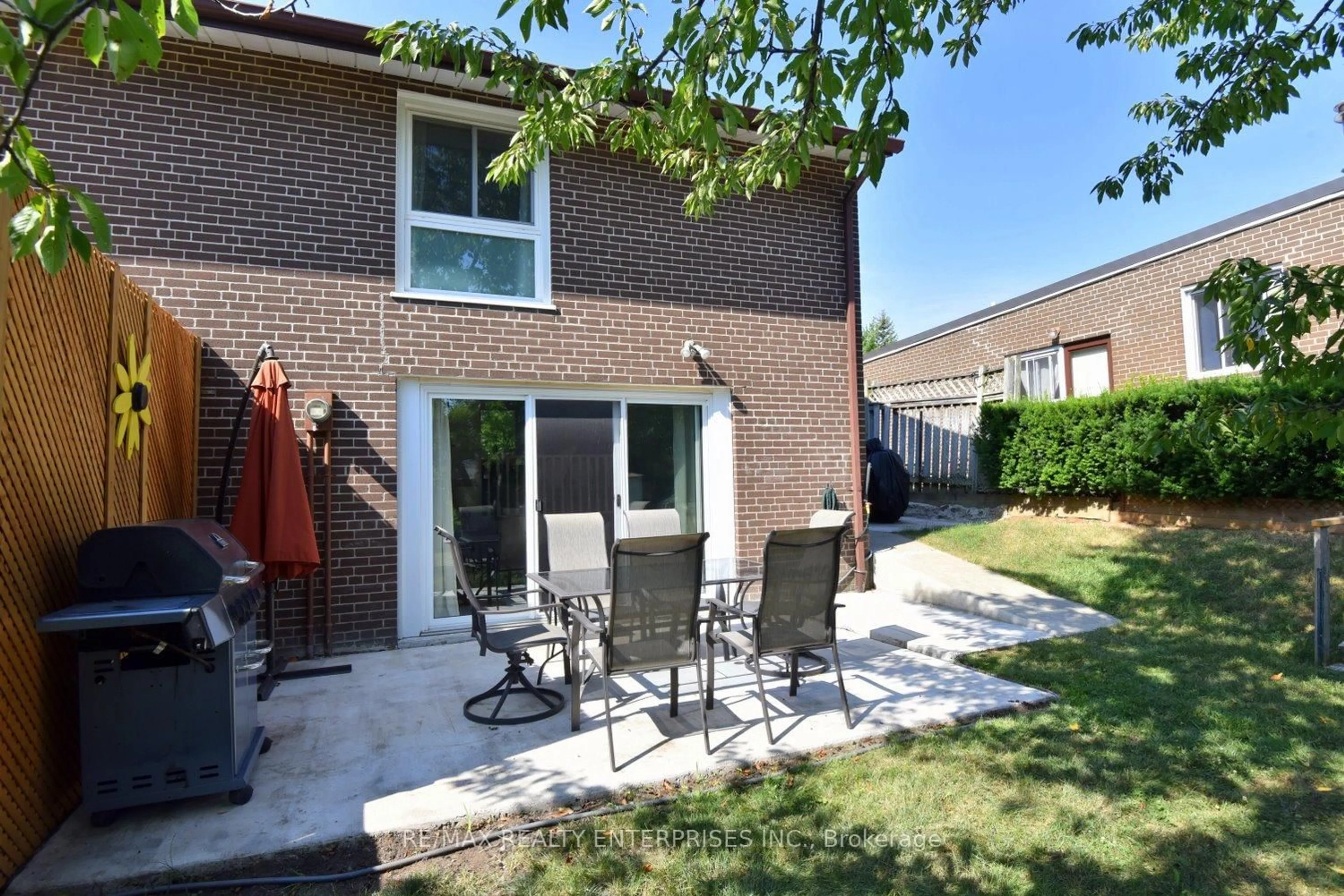 Patio, street for 1365 Seaview Dr, Mississauga Ontario L5J 1X4