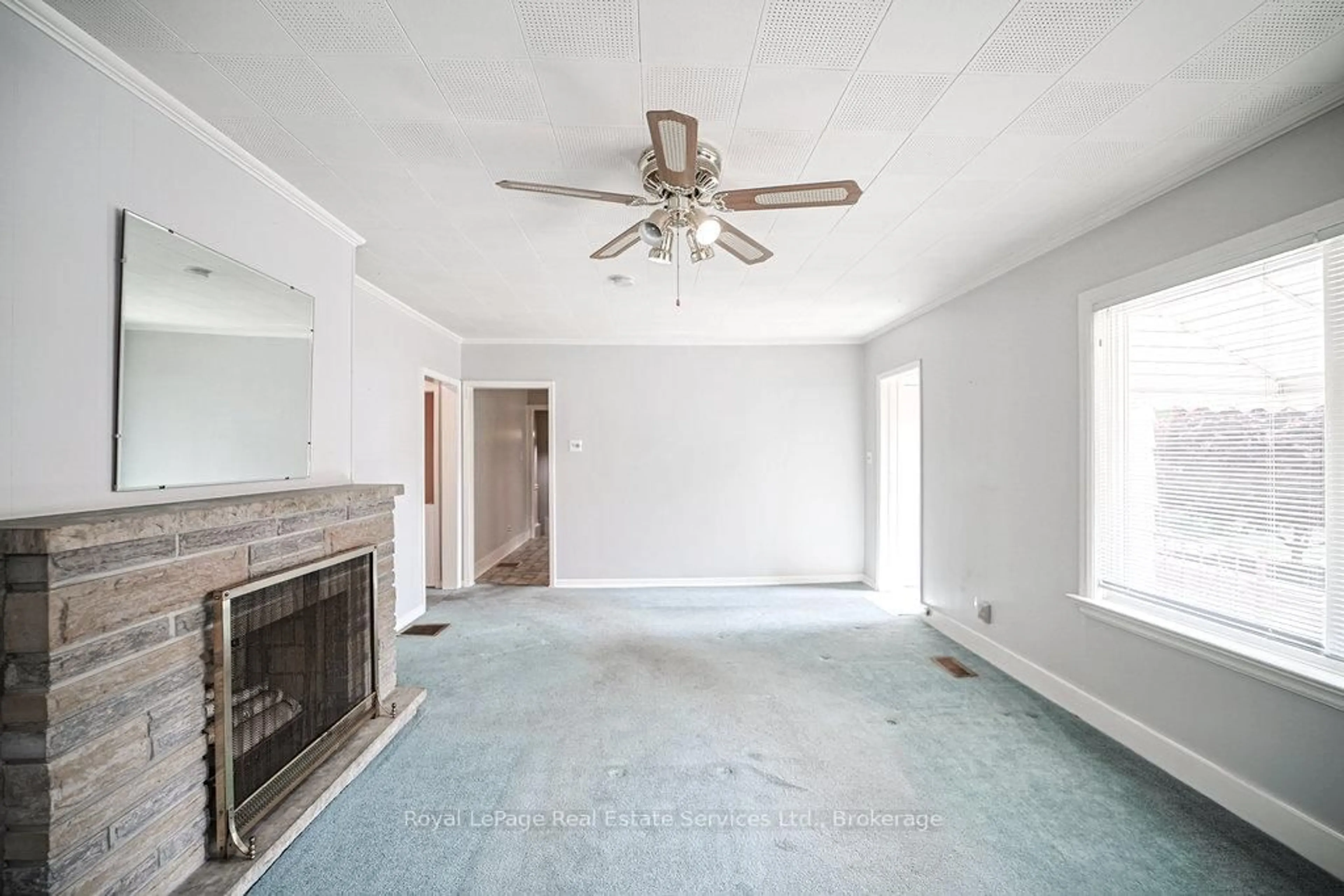 A pic of a room for 3039 Lakeshore Rd, Oakville Ontario L6L 1J1