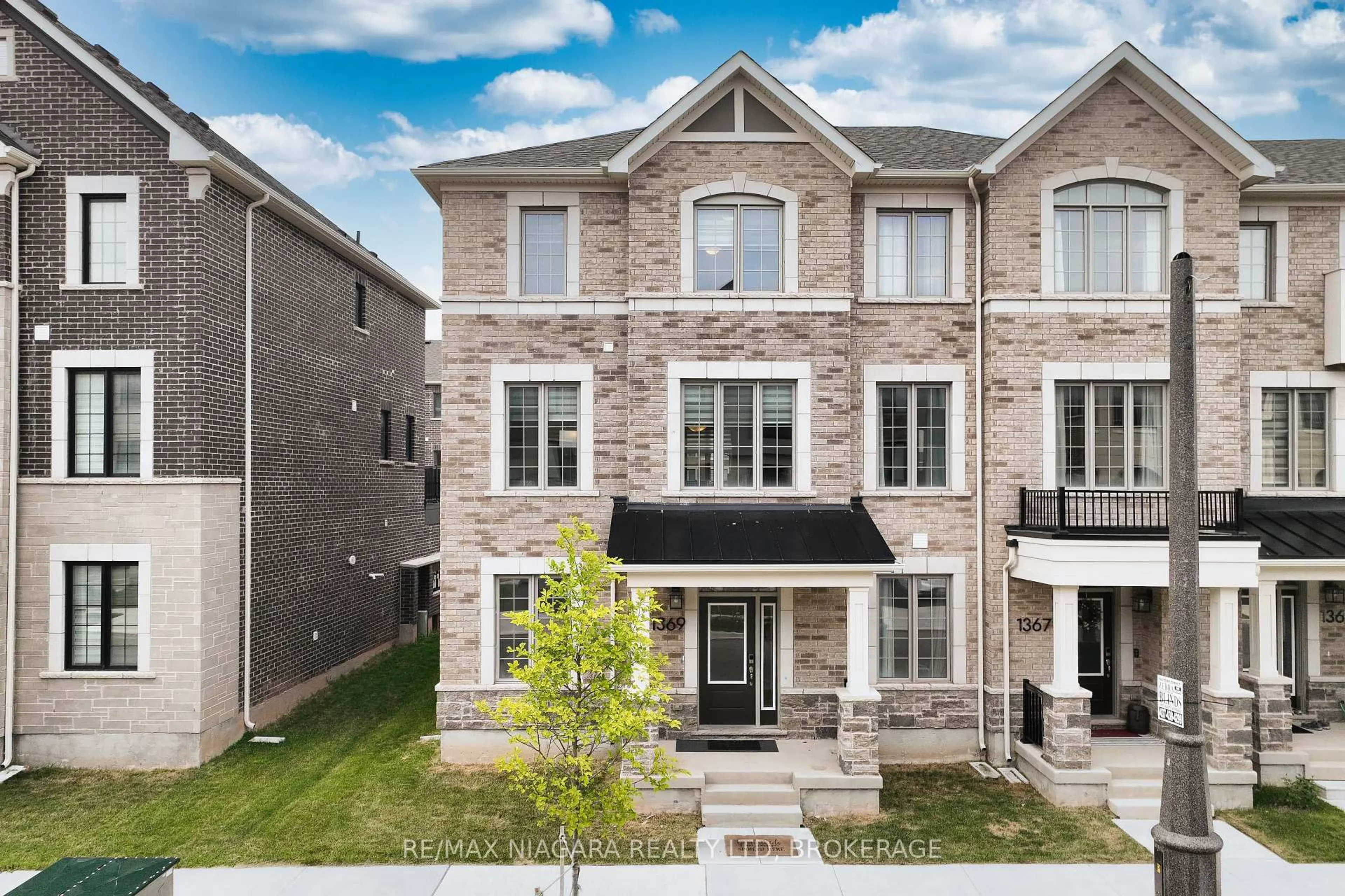 Home with brick exterior material, street for 1369 Kobzar Dr, Oakville Ontario L6M 5P2