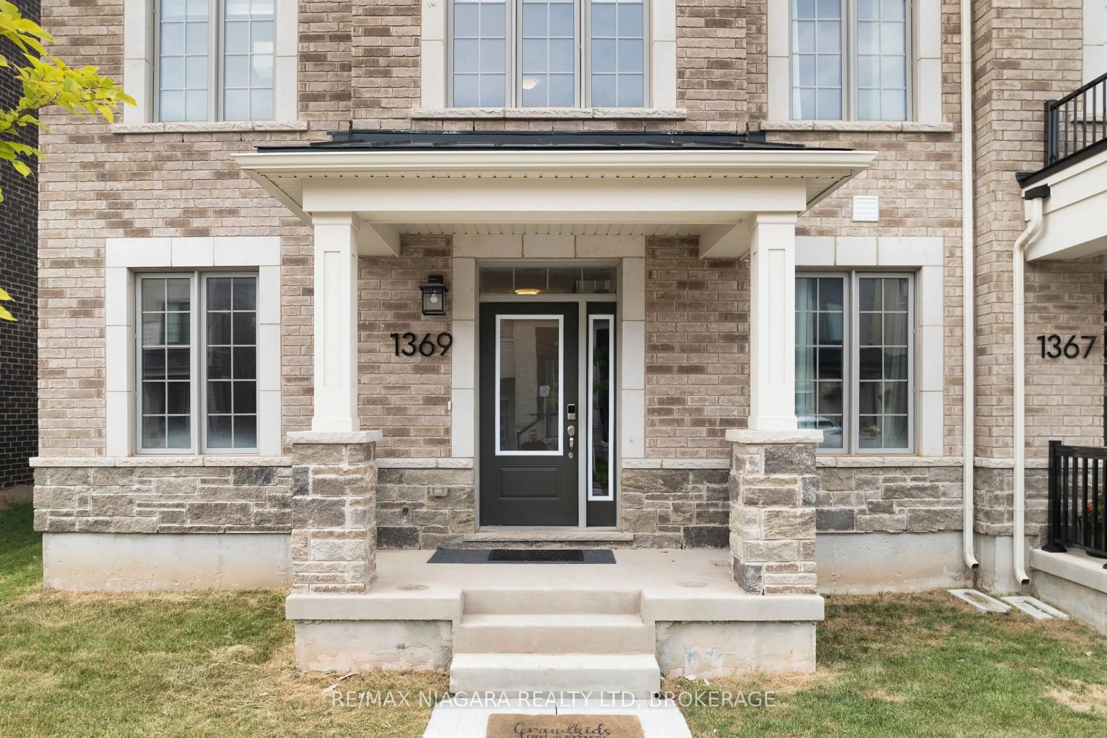 Home with brick exterior material, street for 1369 Kobzar Dr, Oakville Ontario L6M 5P2