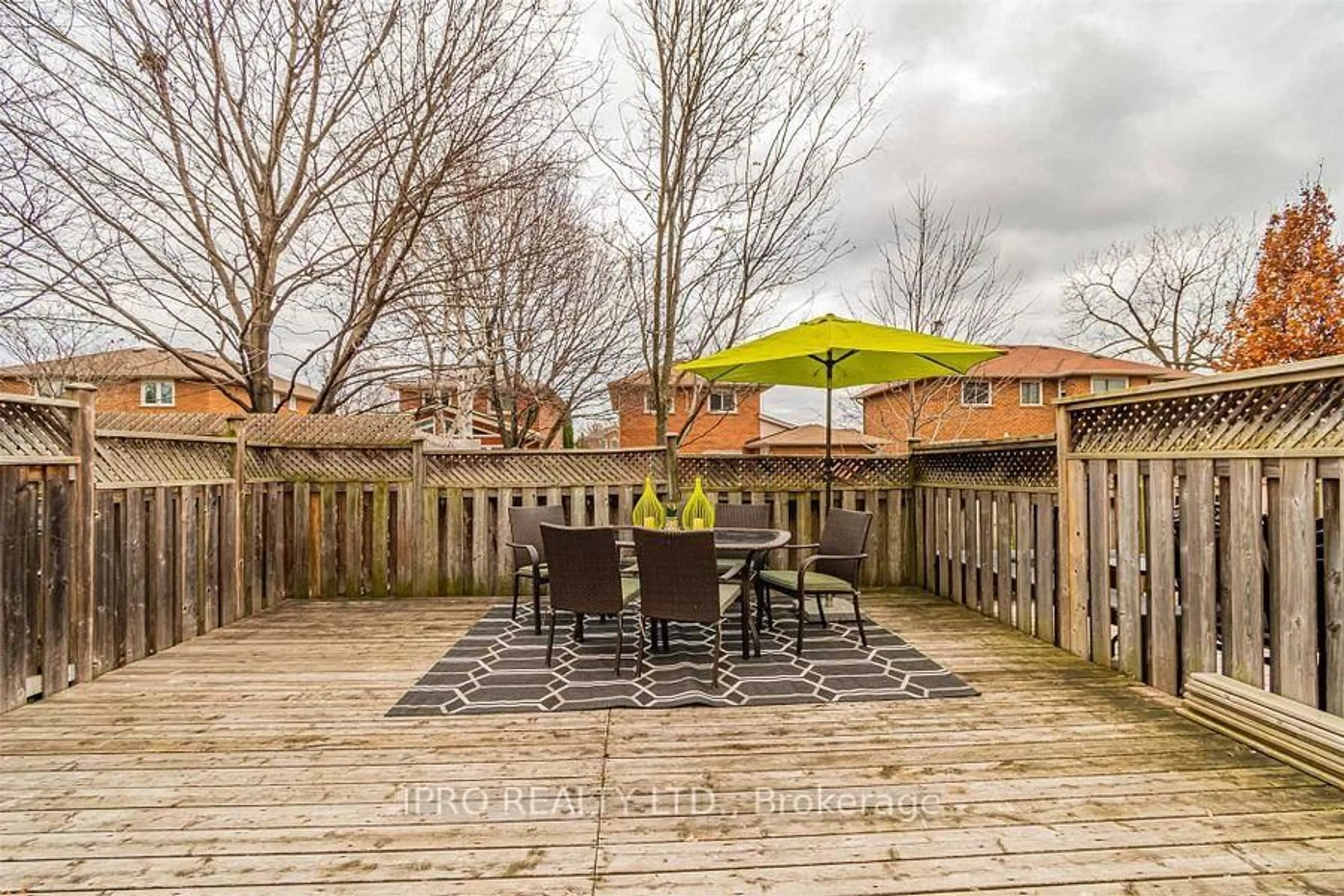 Patio, street for 1551 Reeves Gate #3, Oakville Ontario L6M 5C5
