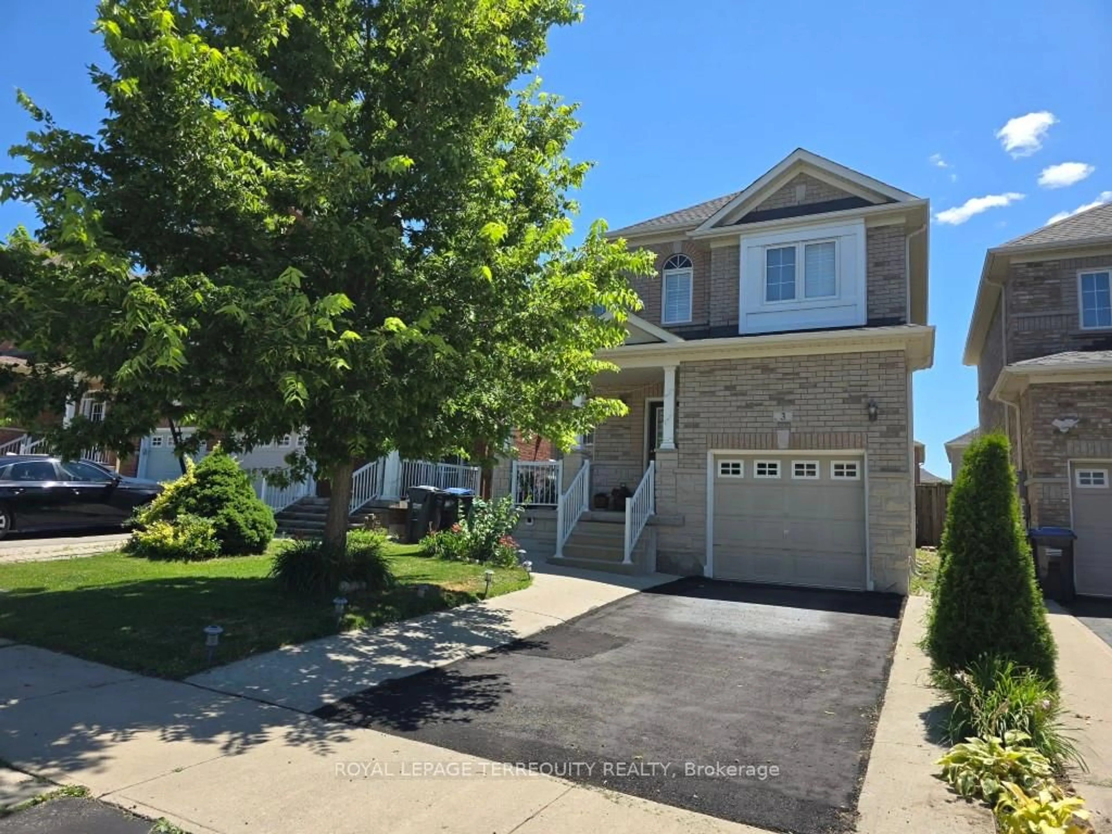 A pic from outside/outdoor area/front of a property/back of a property/a pic from drone, street for 3 Rainy Dale Rd, Brampton Ontario L6V 4S7
