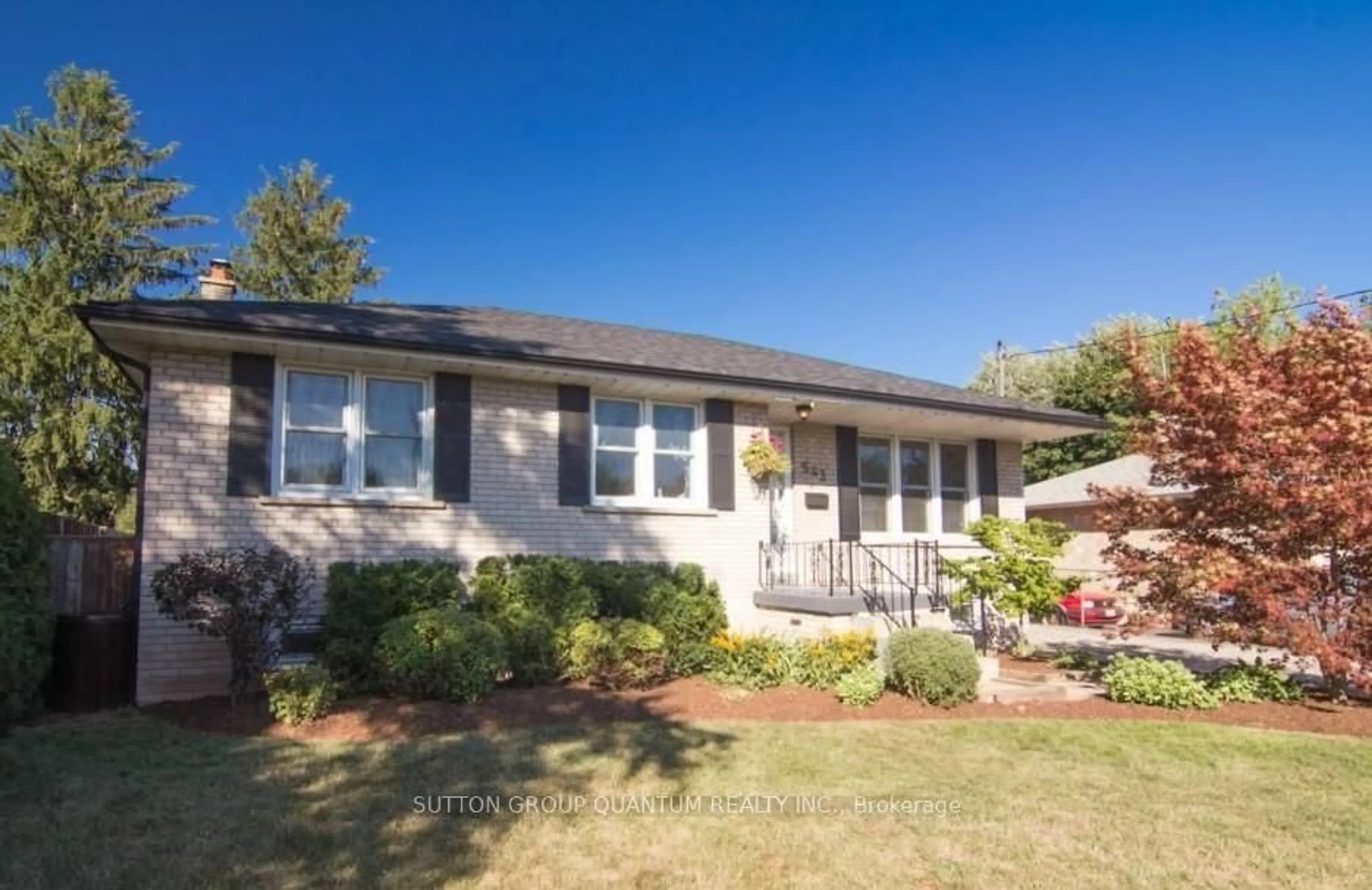 Home with vinyl exterior material, street for 543 Taplow Cres, Oakville Ontario L6L 4V9