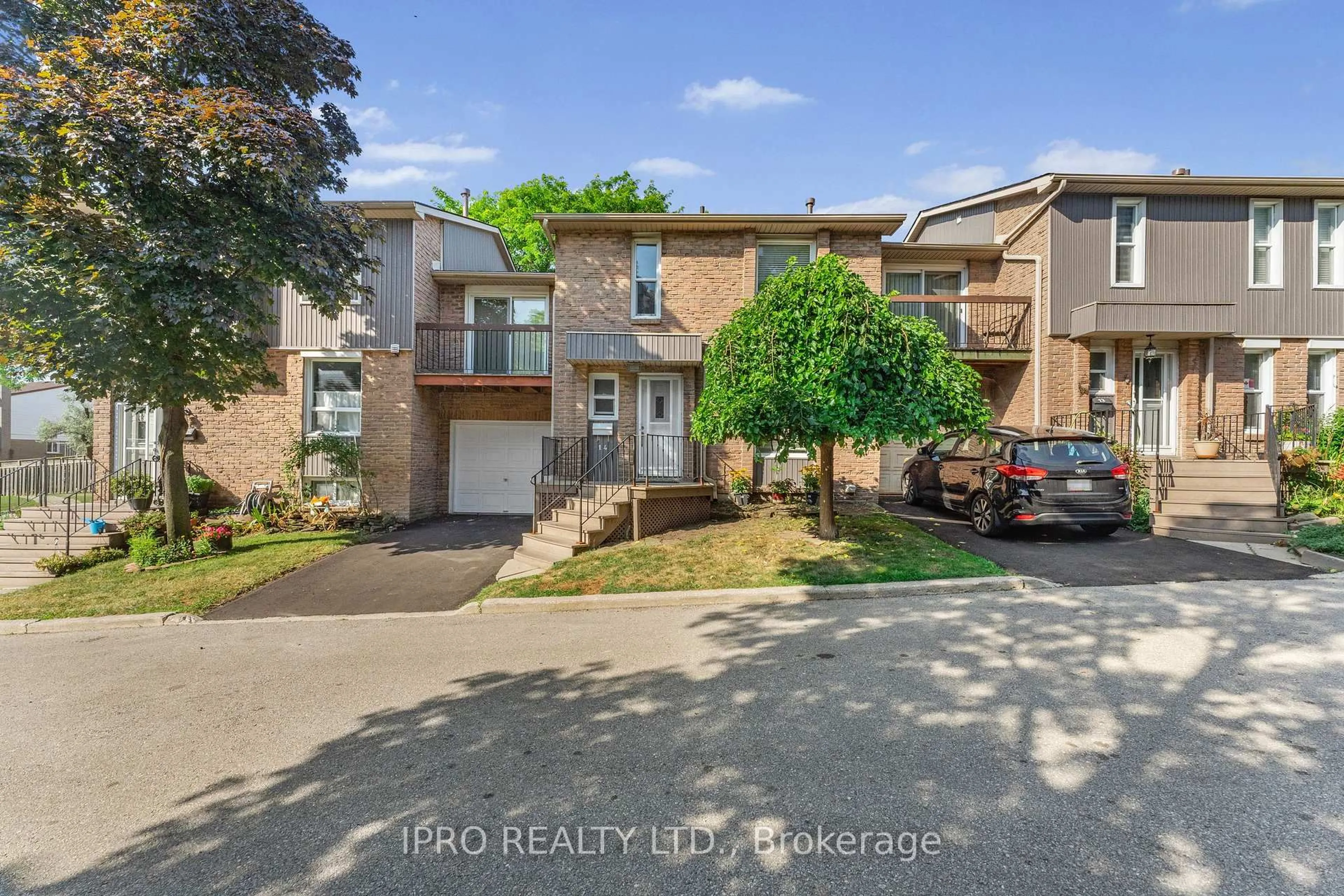Unknown for 900 Dundas St #14, Mississauga Ontario L5C 3B3