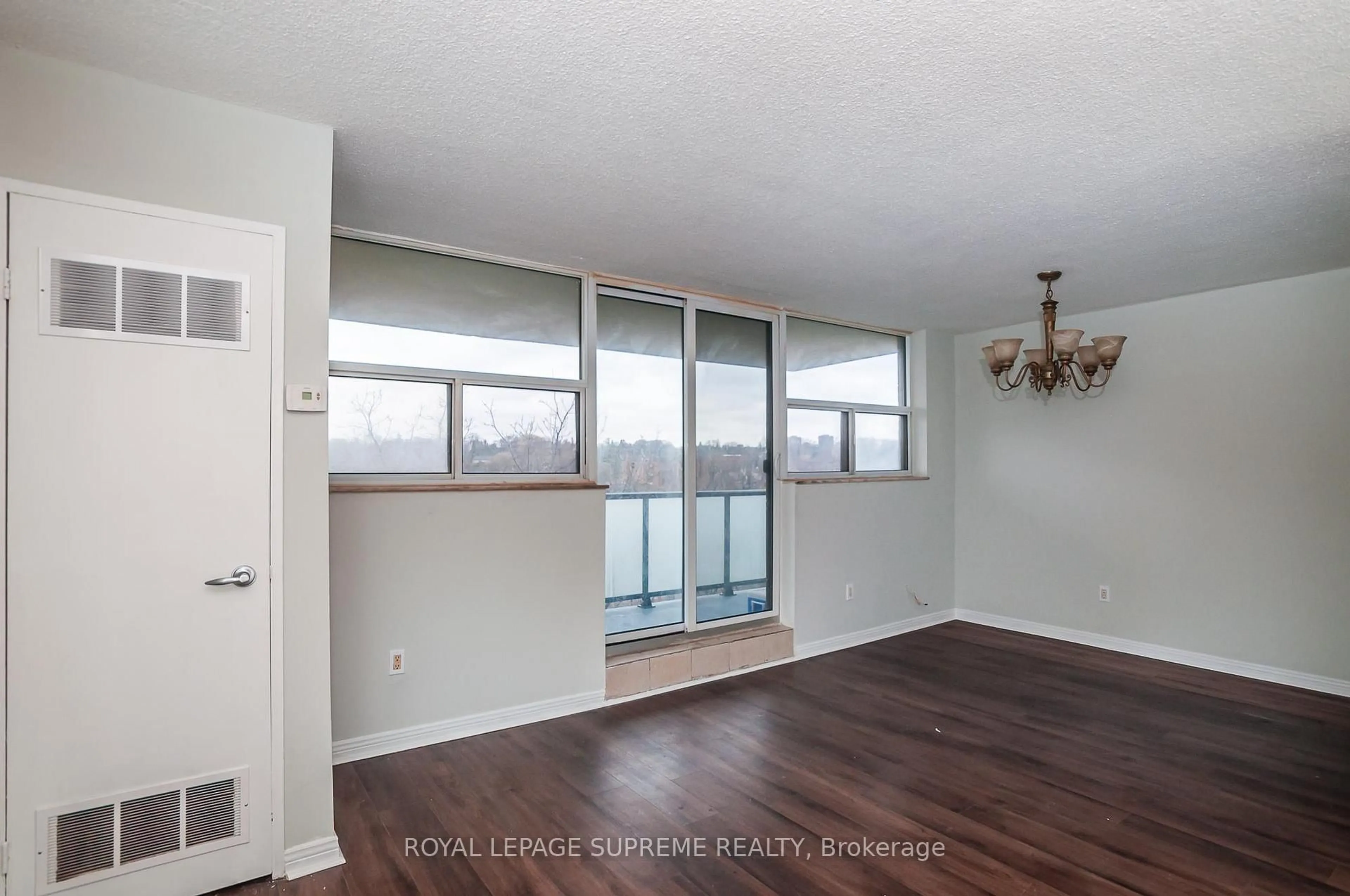 Unknown for 2130 Weston Rd #501, Toronto Ontario M9N 3R9