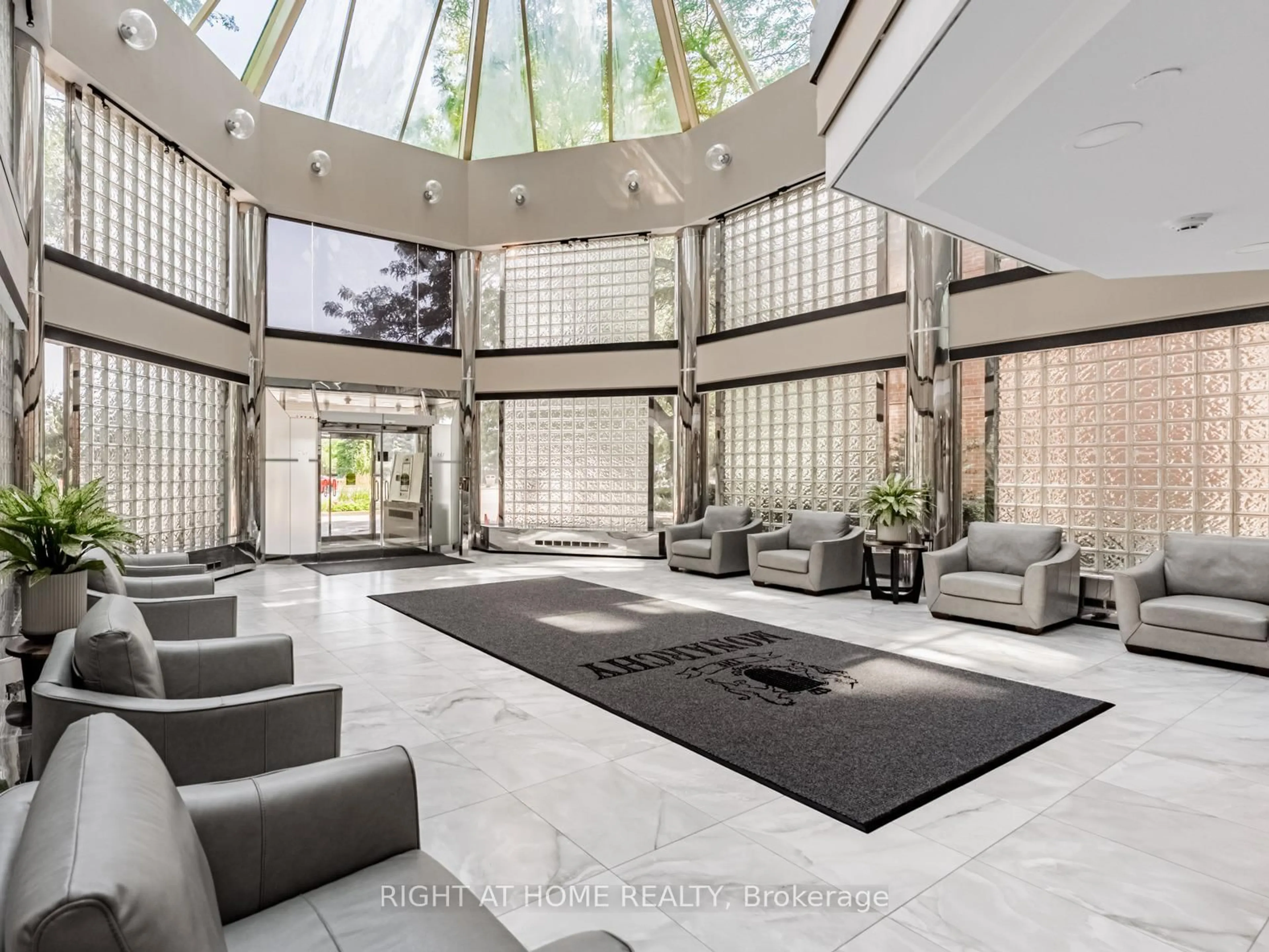 Lobby for 335 Webb Dr #1412, Mississauga Ontario L5B 4A1