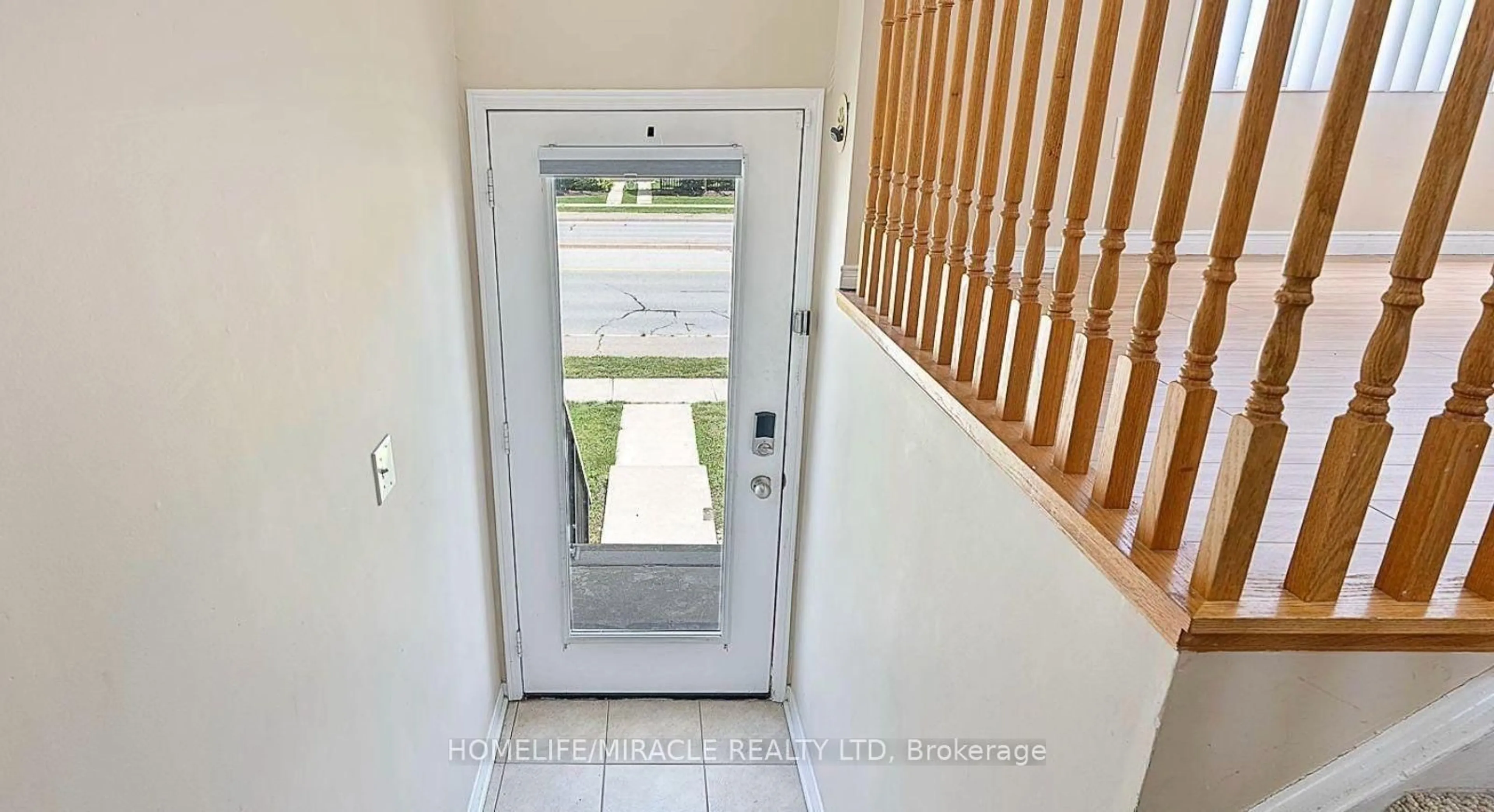Indoor entryway for 60 Fairwood Circ #61, Brampton Ontario L6R 0Y6