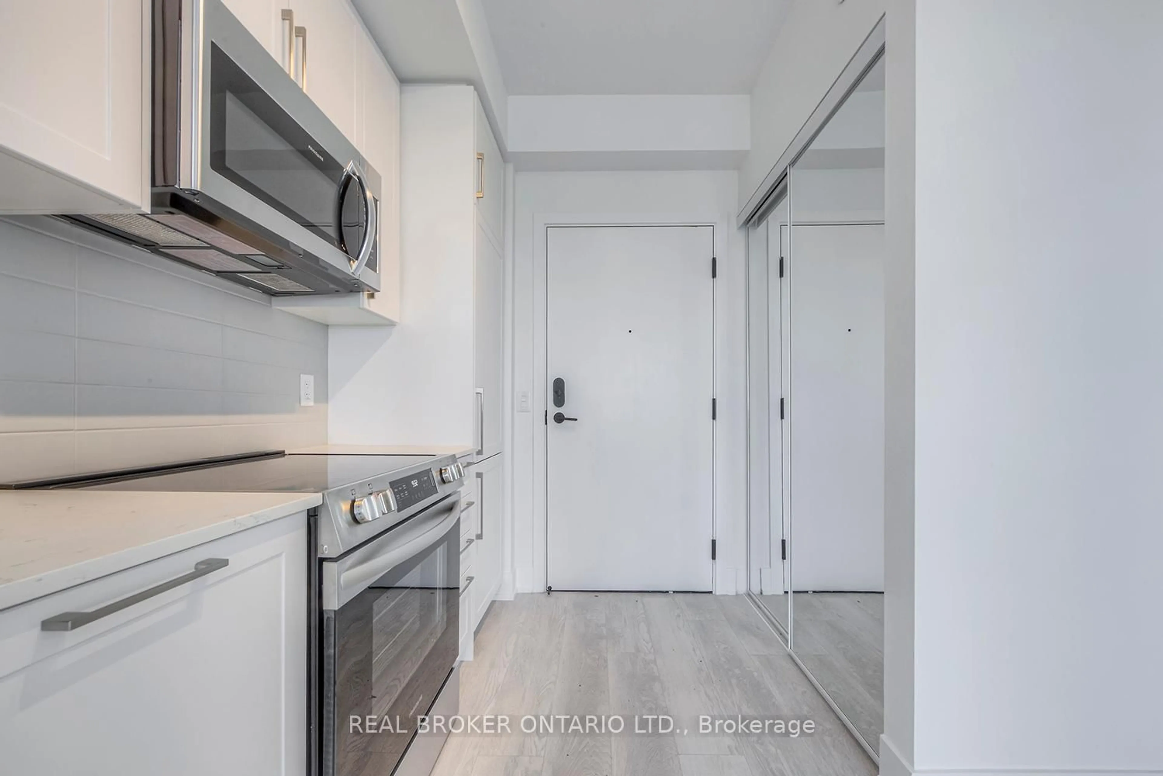 Standard kitchen, unknown for 2450 Old Bronte Rd #434, Oakville Ontario L6M 5P6