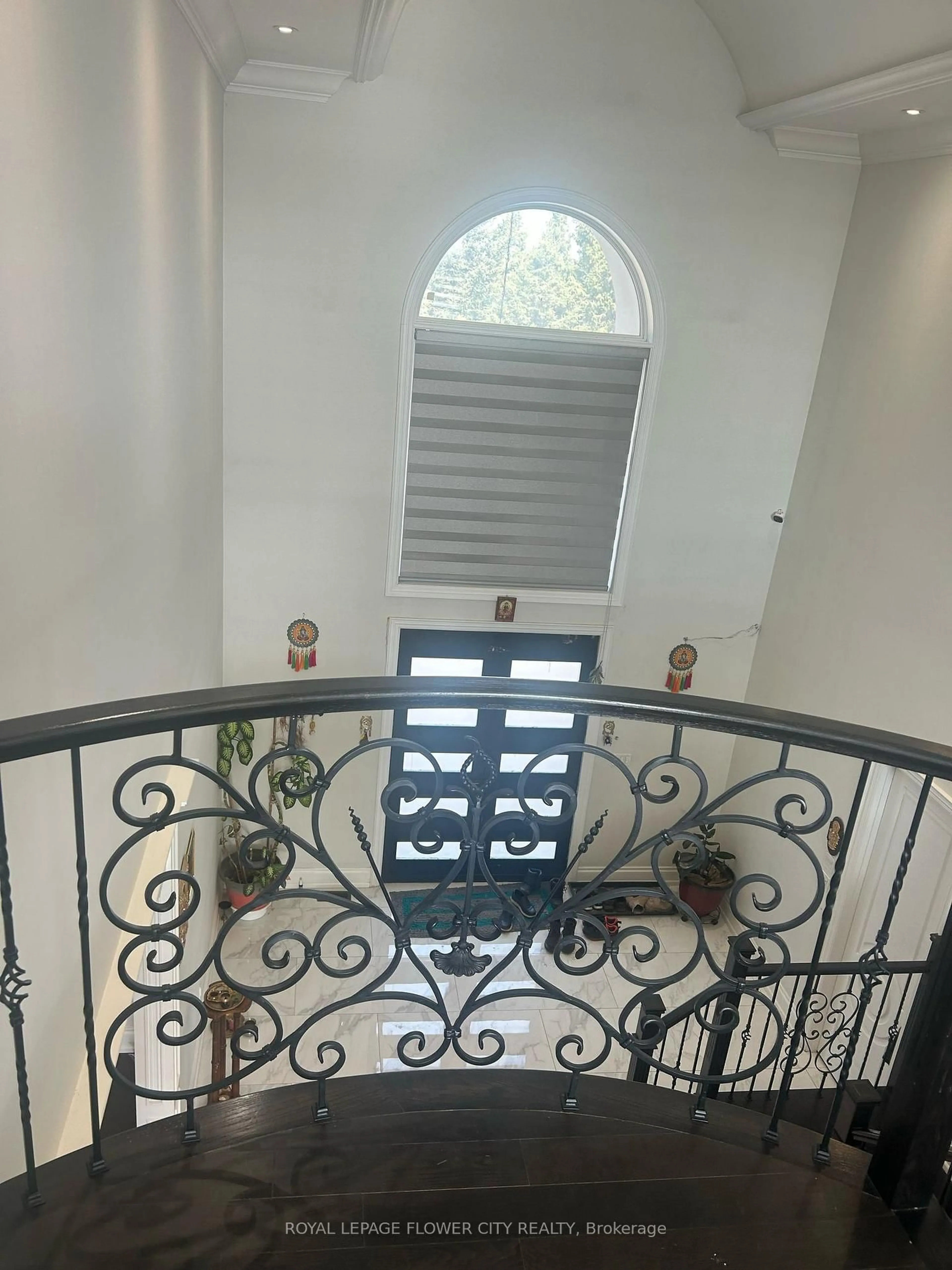 Indoor foyer for 18118 Heart Lake Rd, Caledon Ontario L7K 2A4