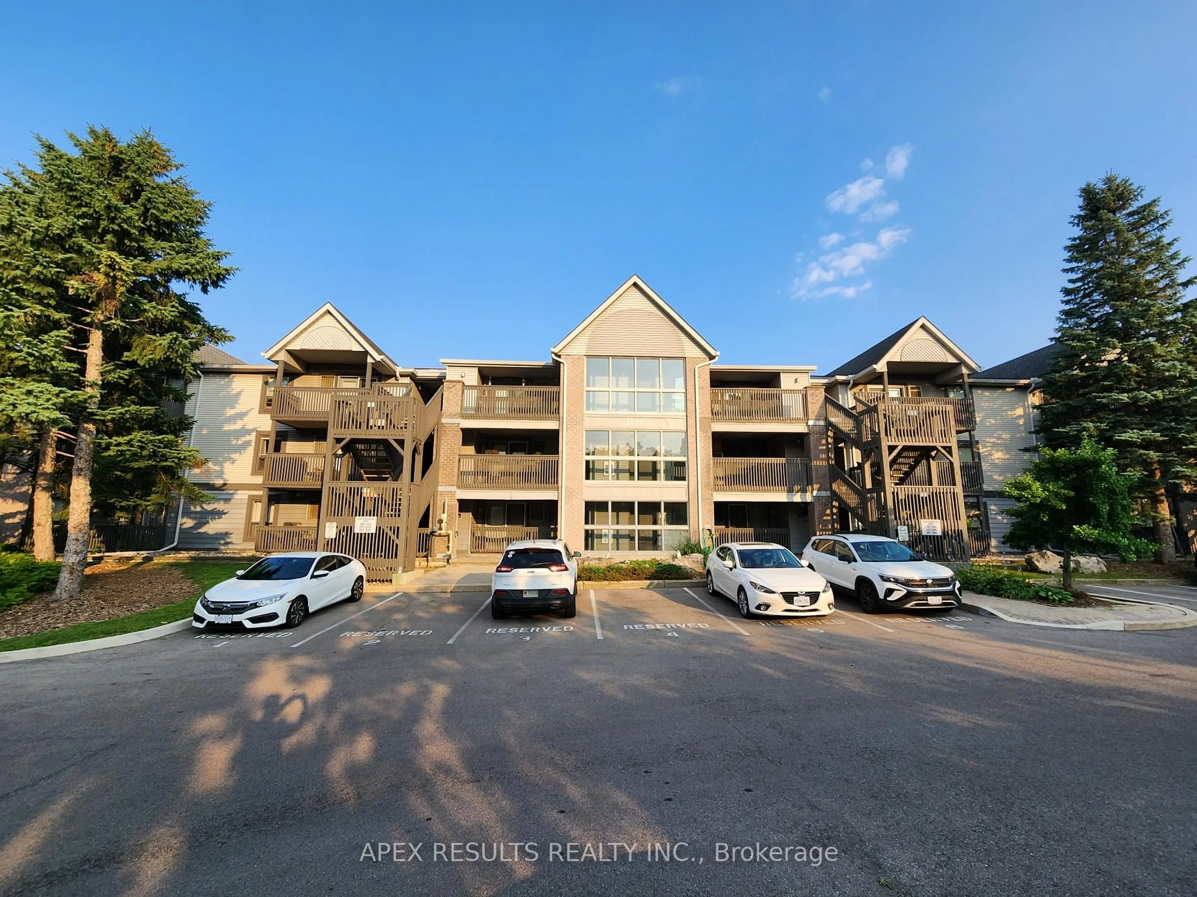 A pic from outside/outdoor area/front of a property/back of a property/a pic from drone, unknown for 2020 Cleaver Ave #212, Burlington Ontario L7M 4C2