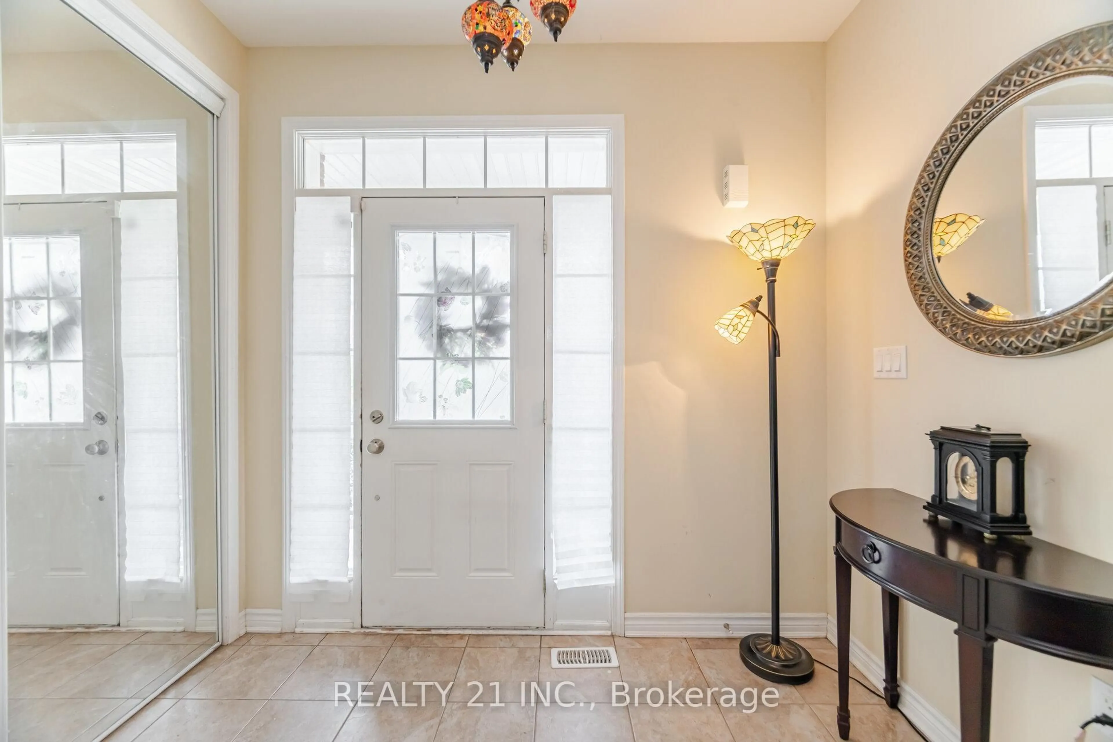 Indoor entryway for 522 Bartleman Terr, Milton Ontario L9T 9A2