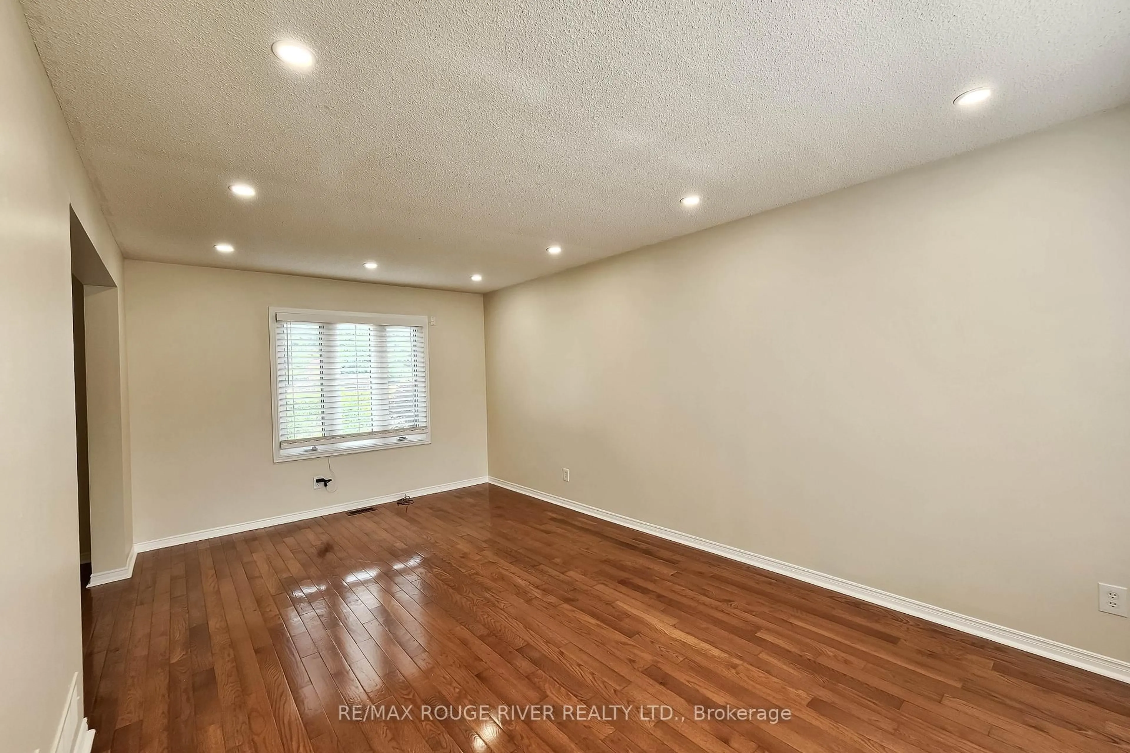 A pic of a room for 307 Michael Dr, Orangeville Ontario L9W 4M5