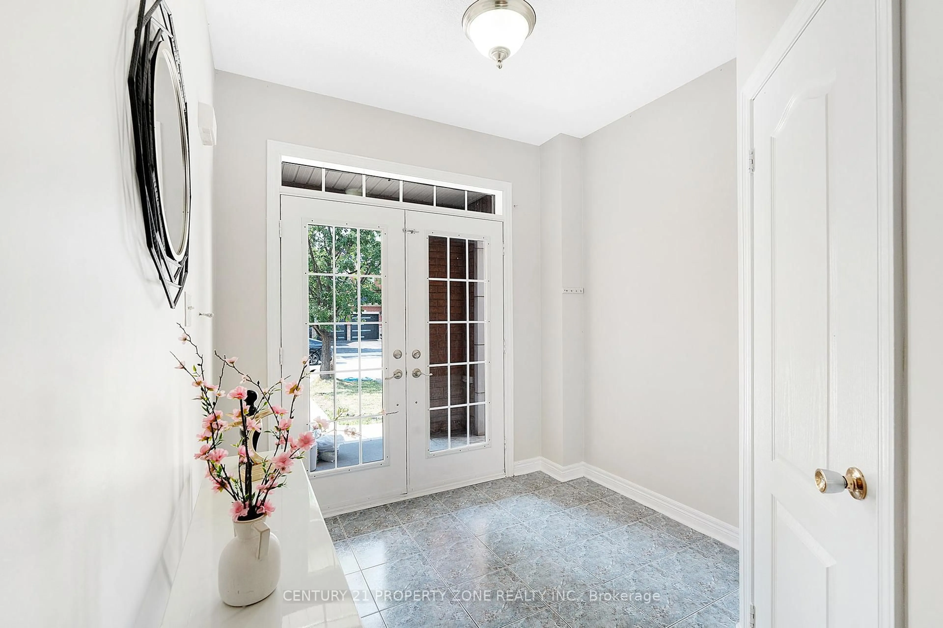 Indoor entryway for 35 Charger Lane, Brampton Ontario L7A 3C1