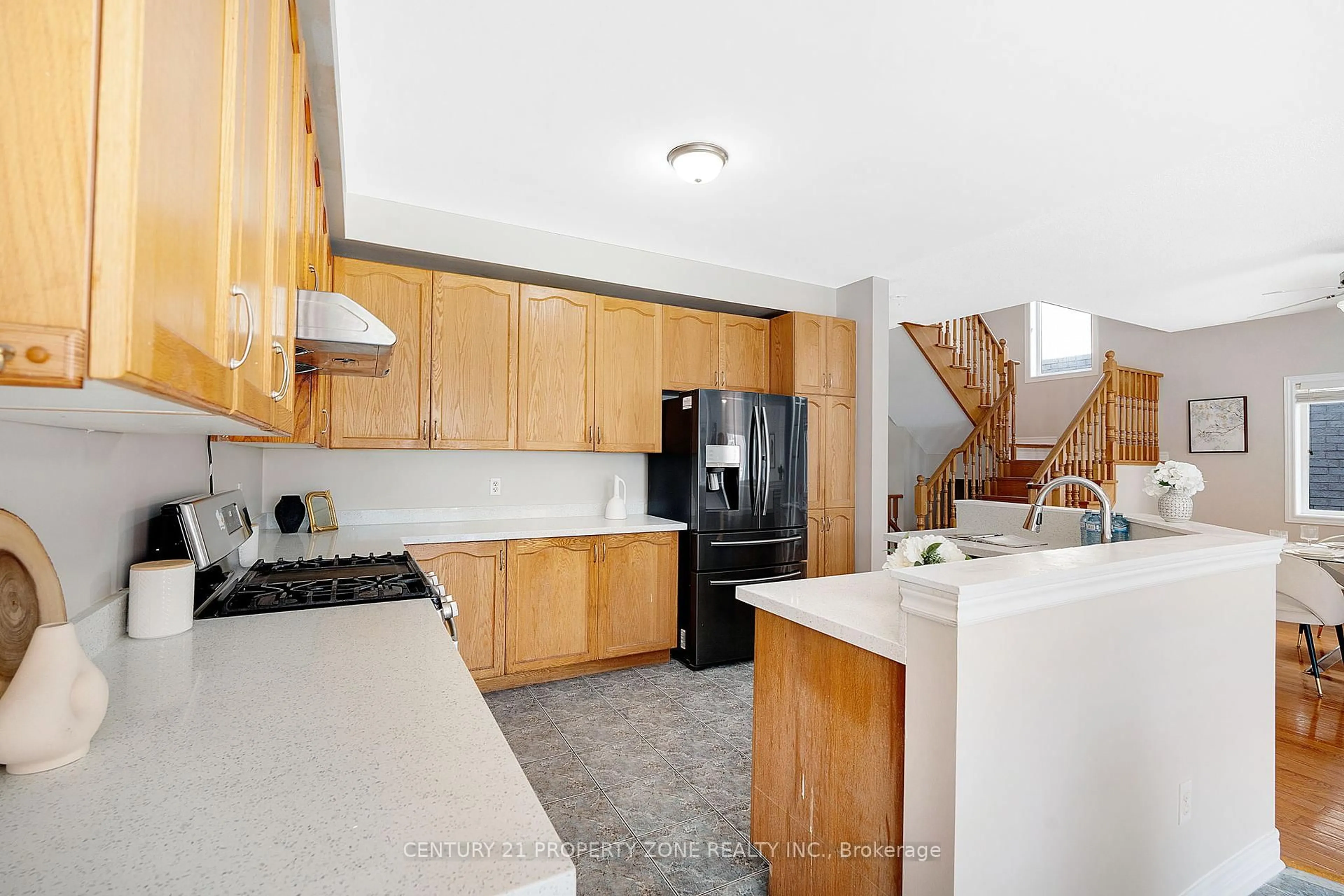 Open concept kitchen, ceramic/tile floor for 35 Charger Lane, Brampton Ontario L7A 3C1