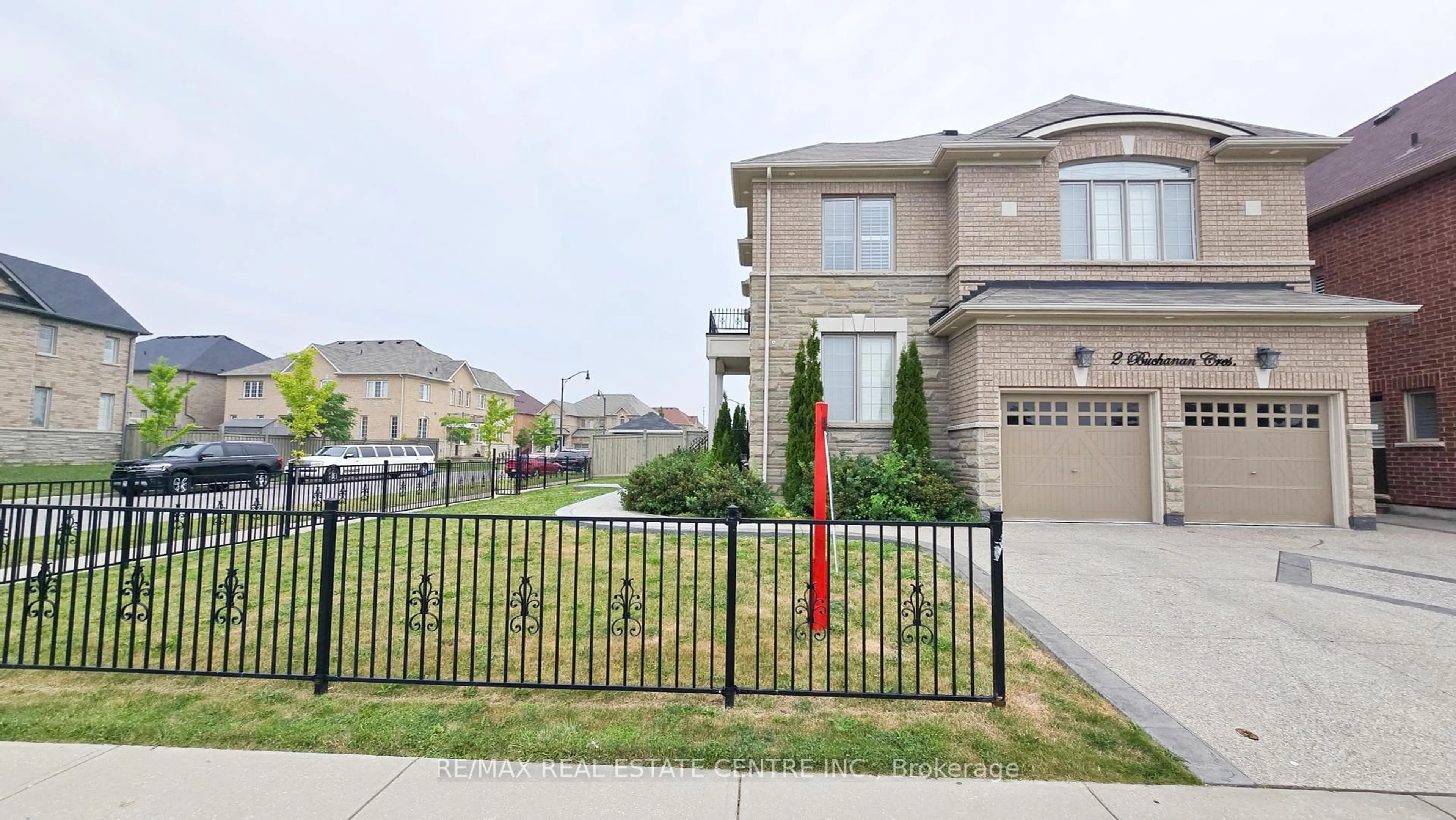 A pic from outside/outdoor area/front of a property/back of a property/a pic from drone, street for 2 Buchanan Cres, Brampton Ontario L6X 0Z3