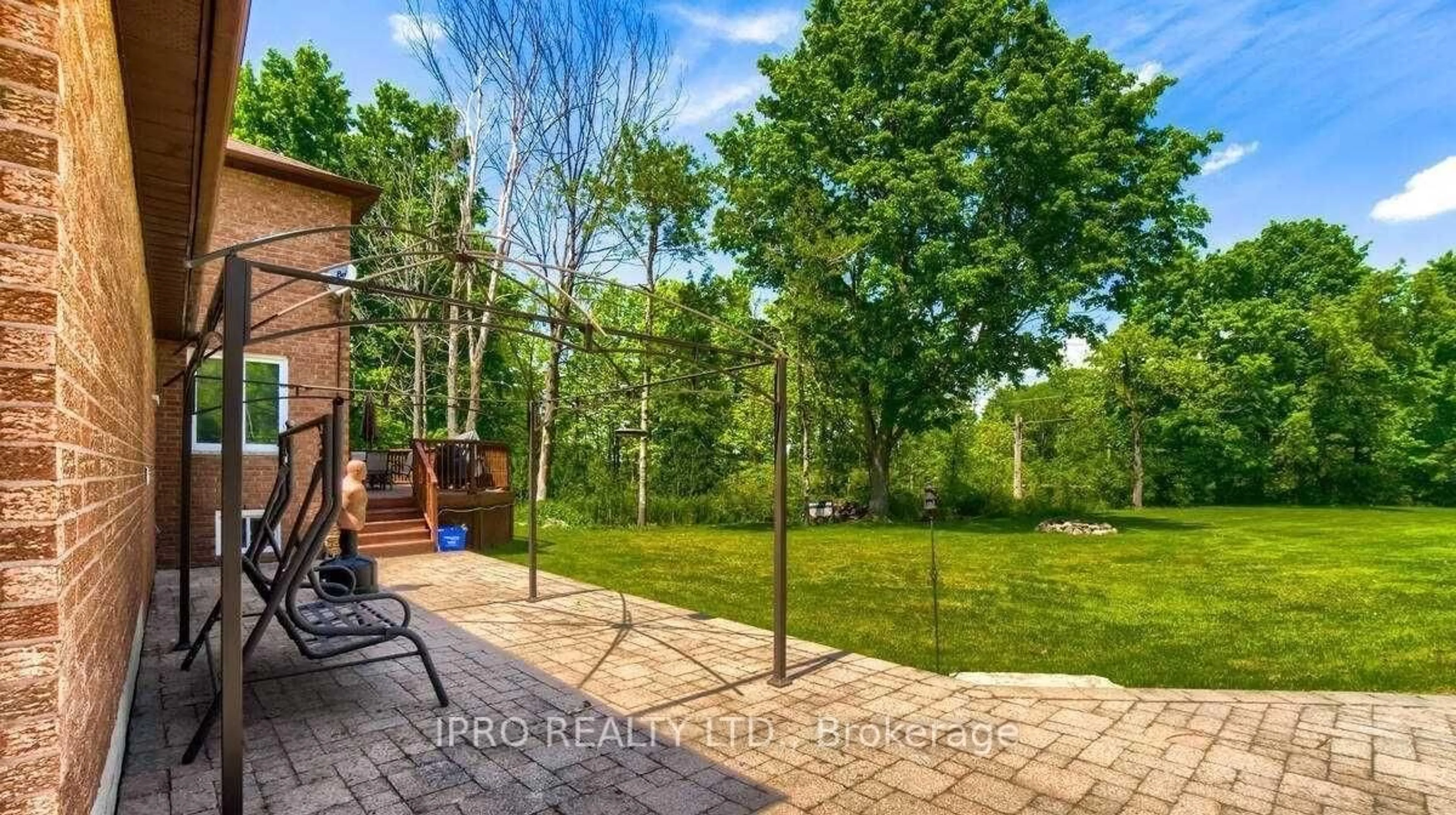 Patio, forest/trees view for 27 Briarwood Dr, Caledon Ontario L7K 0N1