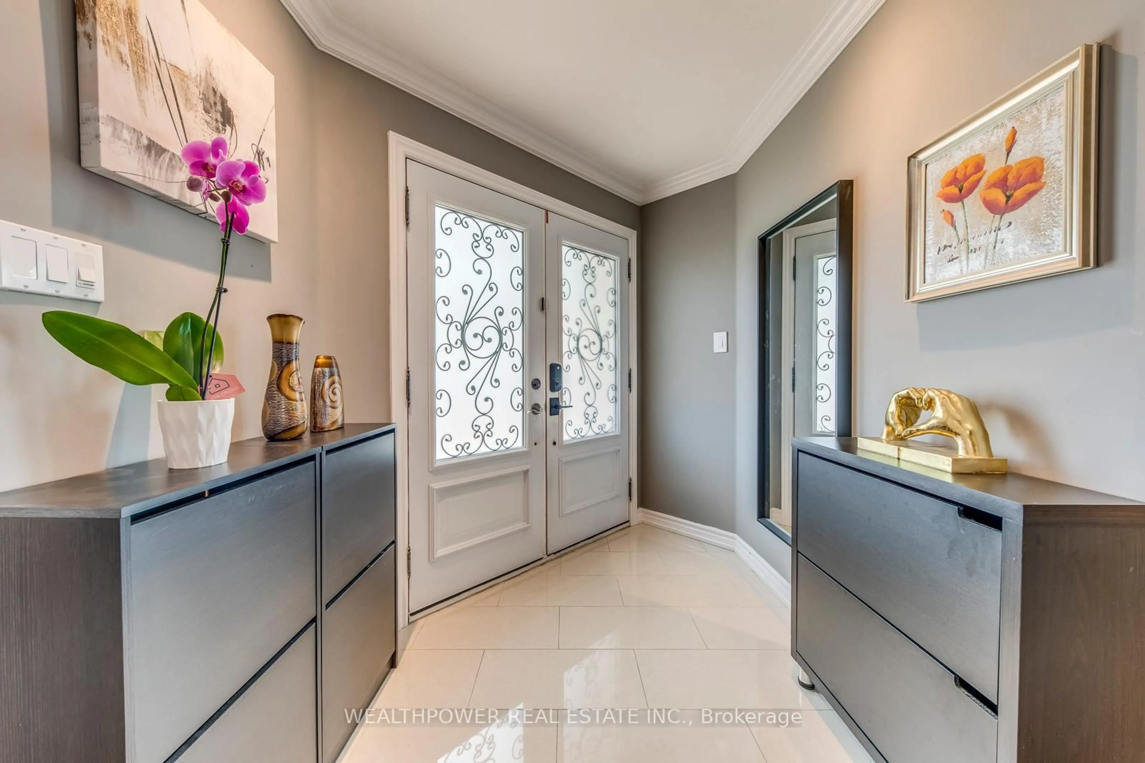 Indoor entryway for 3435 Grand Park Dr, Mississauga Ontario L5B 4E3
