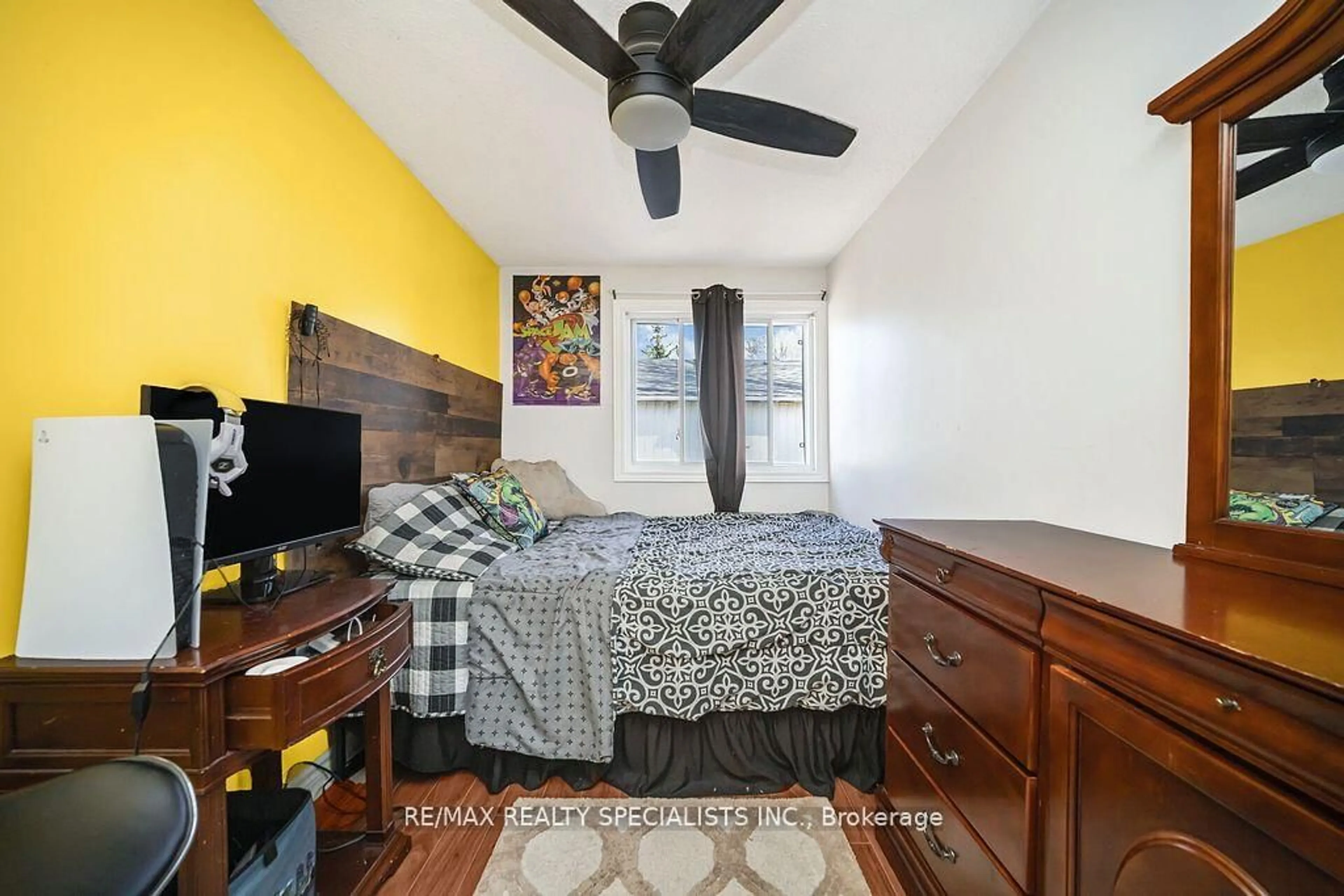Unknown for 18 Hardcastle Crt, Brampton Ontario L6S 2B3