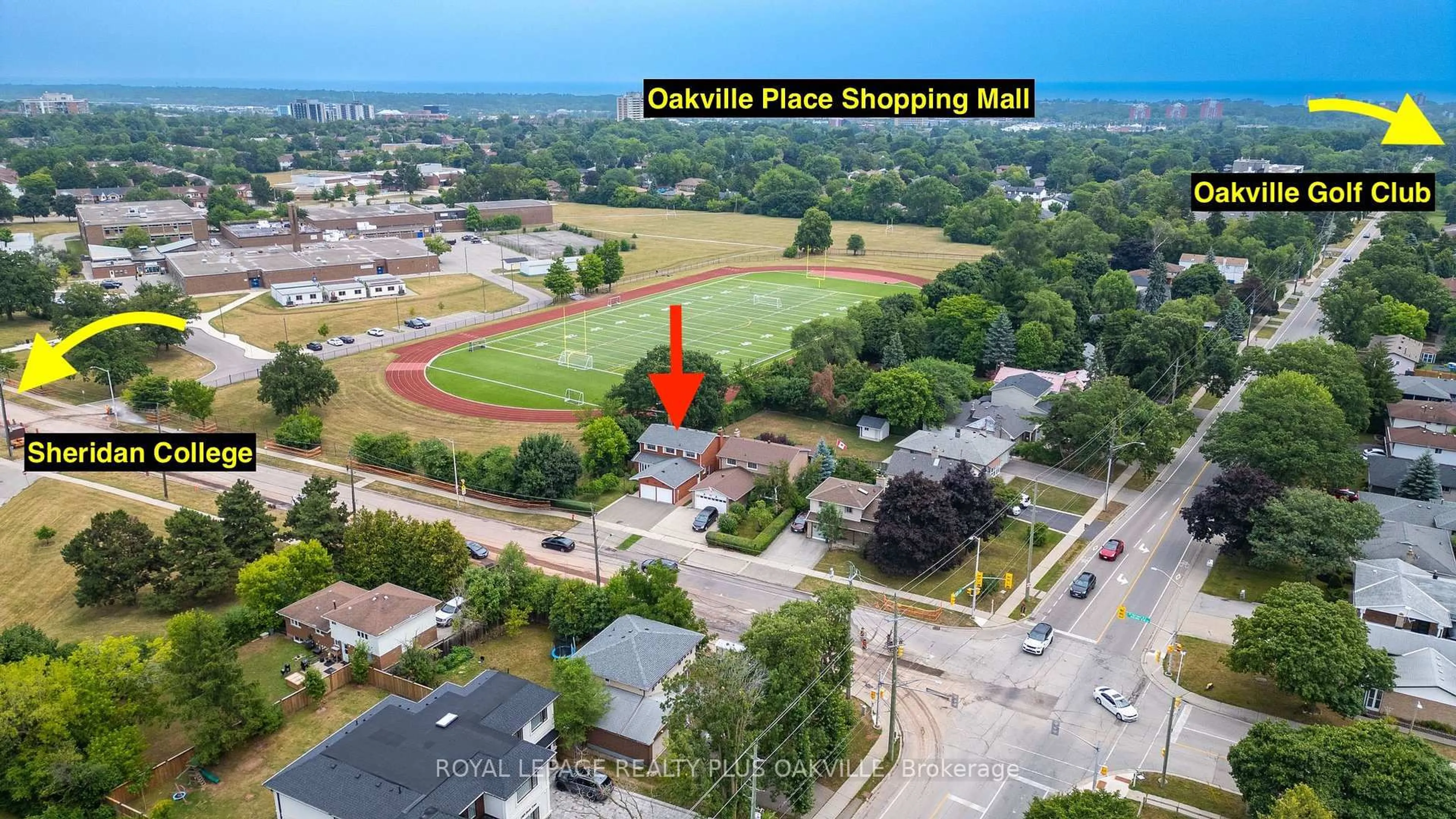 A pic from outside/outdoor area/front of a property/back of a property/a pic from drone, street for 1014 Mccraney St, Oakville Ontario L6H 2R6