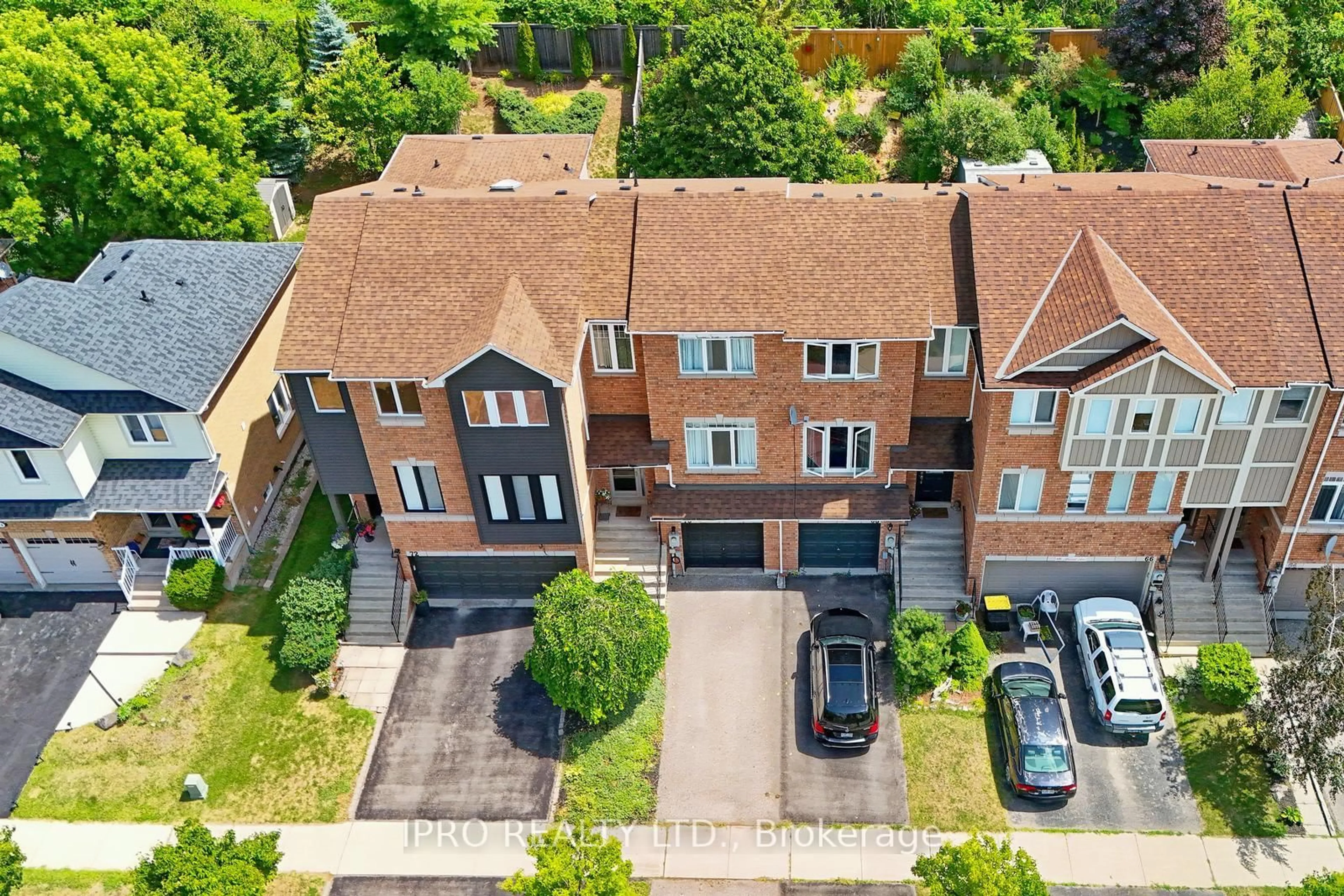 A pic from outside/outdoor area/front of a property/back of a property/a pic from drone, street for 70 Atwood Ave, Halton Hills Ontario L7G 6A1