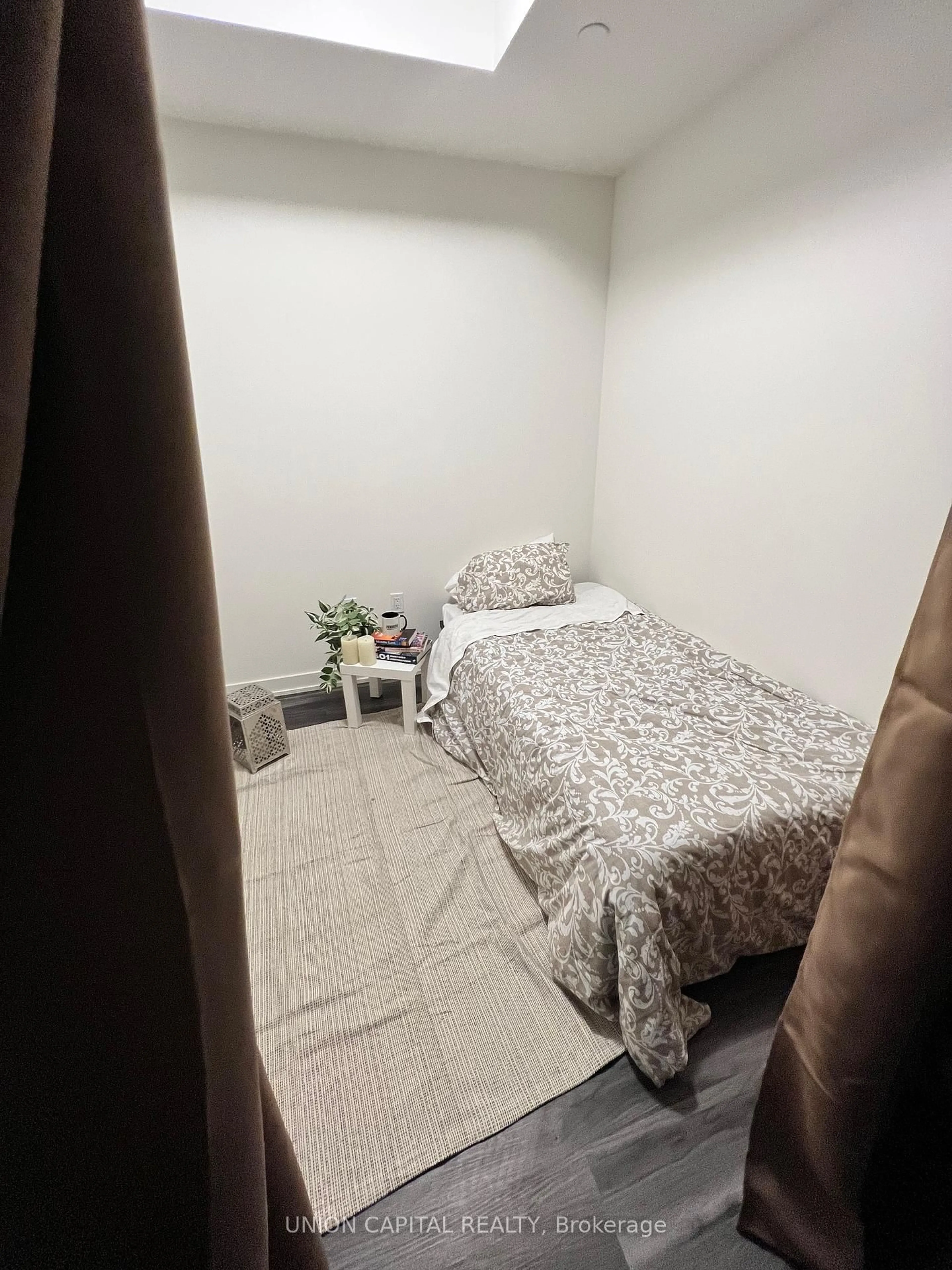 A pic of a room for 859 The Queensway #425, Toronto Ontario M8Z 1N8