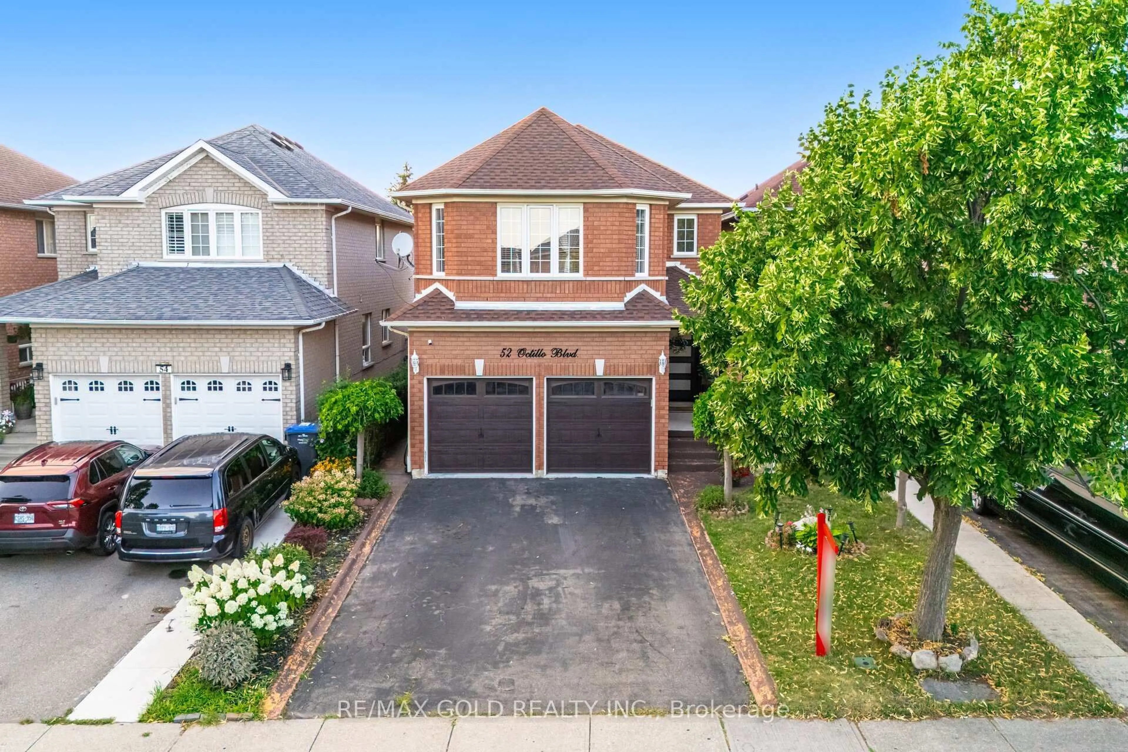 A pic from outside/outdoor area/front of a property/back of a property/a pic from drone, street for 52 Octillo Blvd, Brampton Ontario L6R 2N6