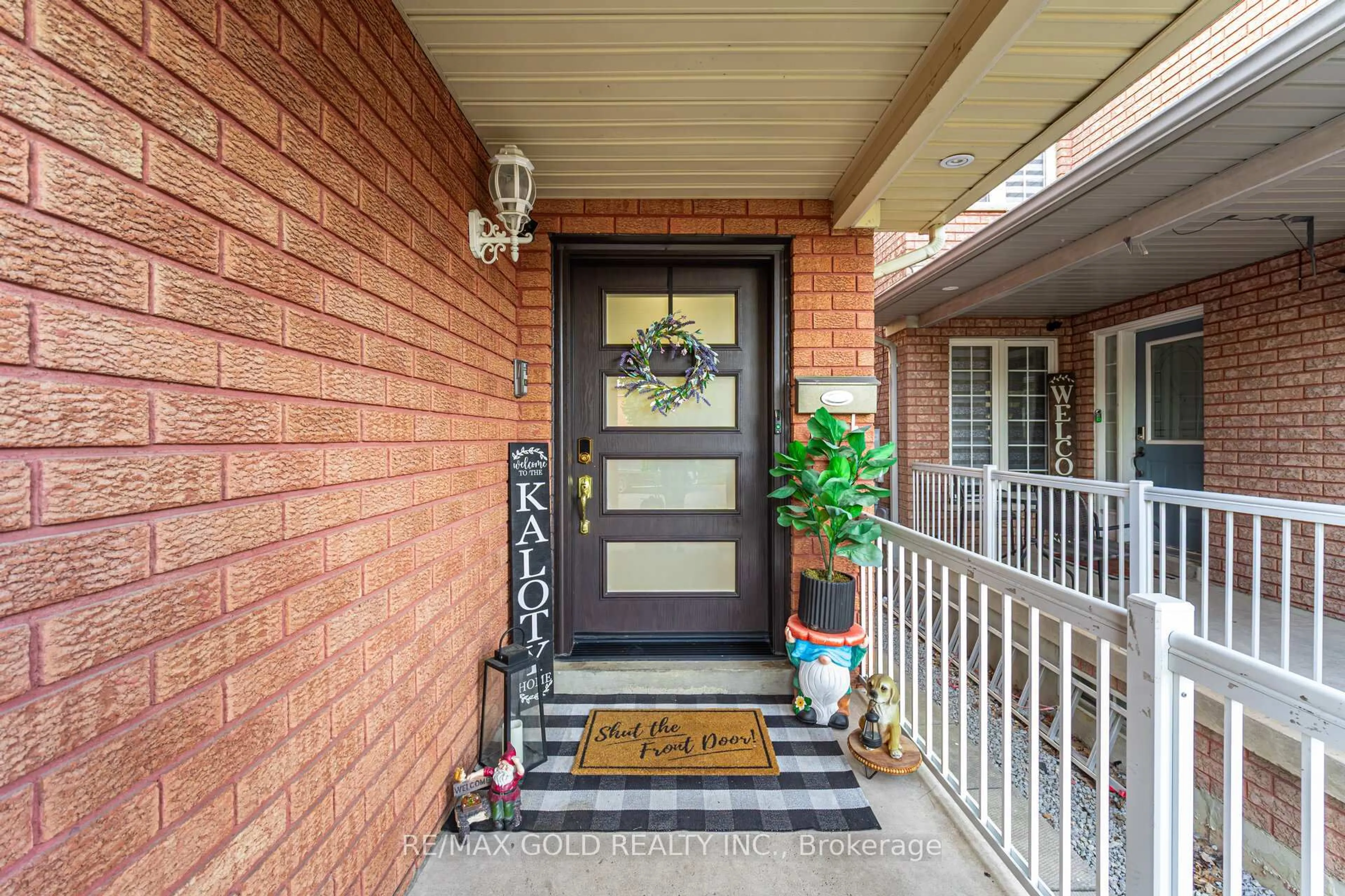 Indoor entryway for 52 Octillo Blvd, Brampton Ontario L6R 2N6