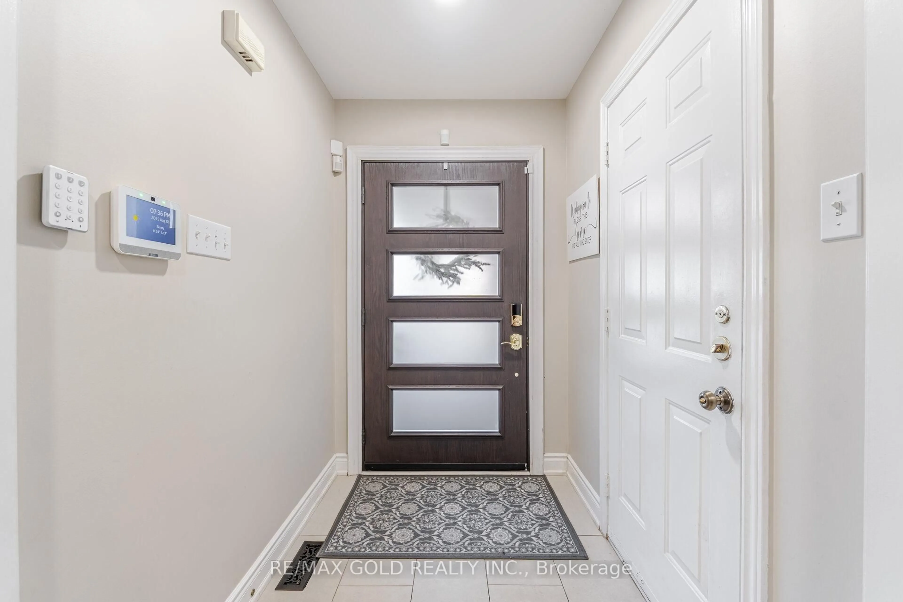Indoor entryway for 52 Octillo Blvd, Brampton Ontario L6R 2N6