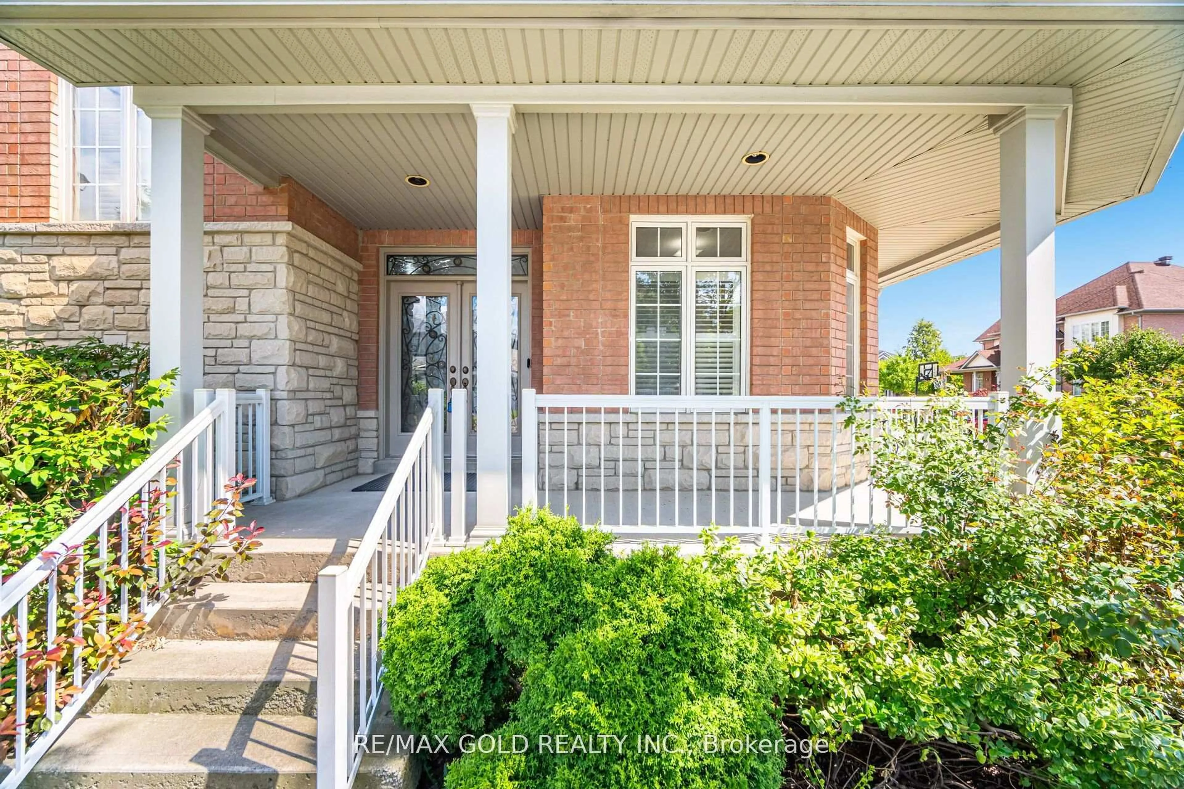Indoor entryway for 5 Saddler Ave, Brampton Ontario L6P 2B7