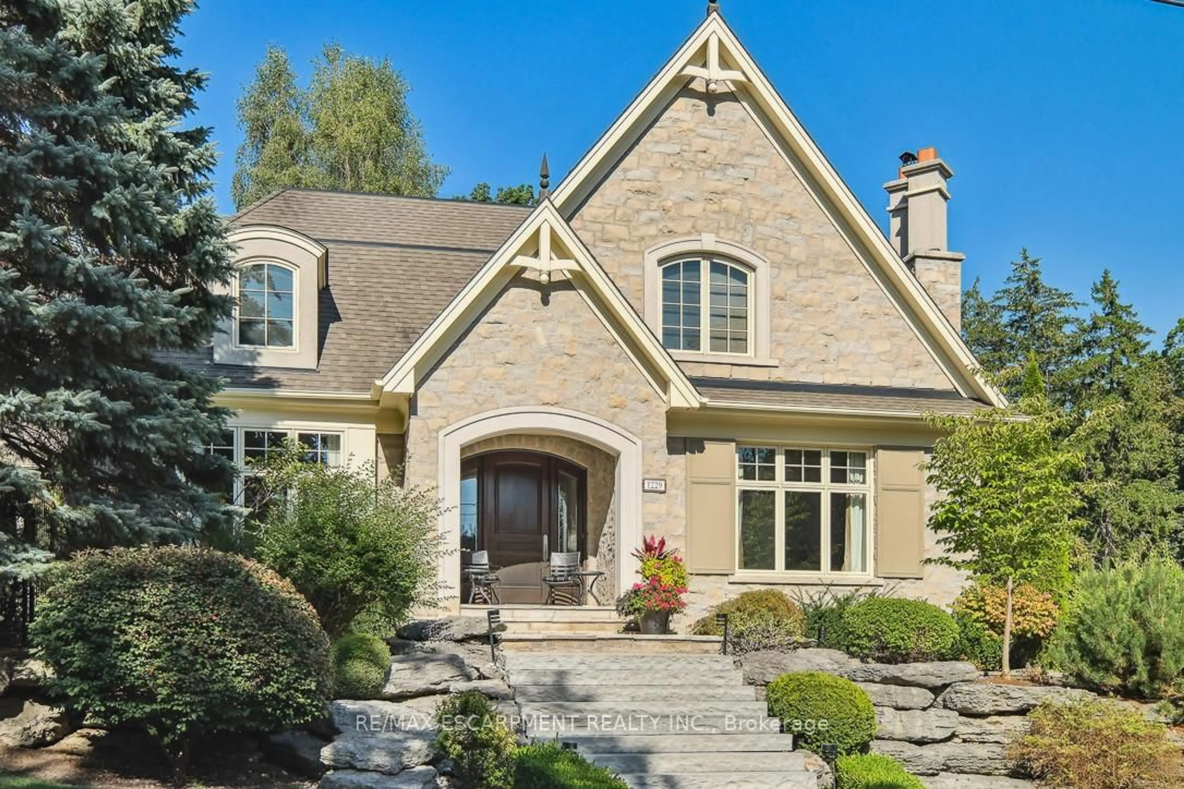 Home with brick exterior material, street for 1229 Minaki Rd, Mississauga Ontario L5G 2X5