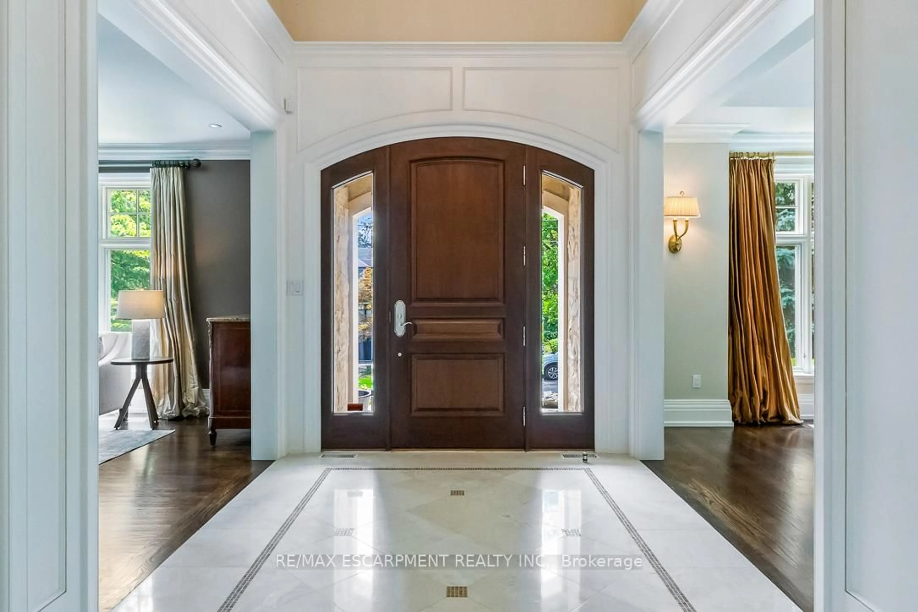 Indoor entryway for 1229 Minaki Rd, Mississauga Ontario L5G 2X5
