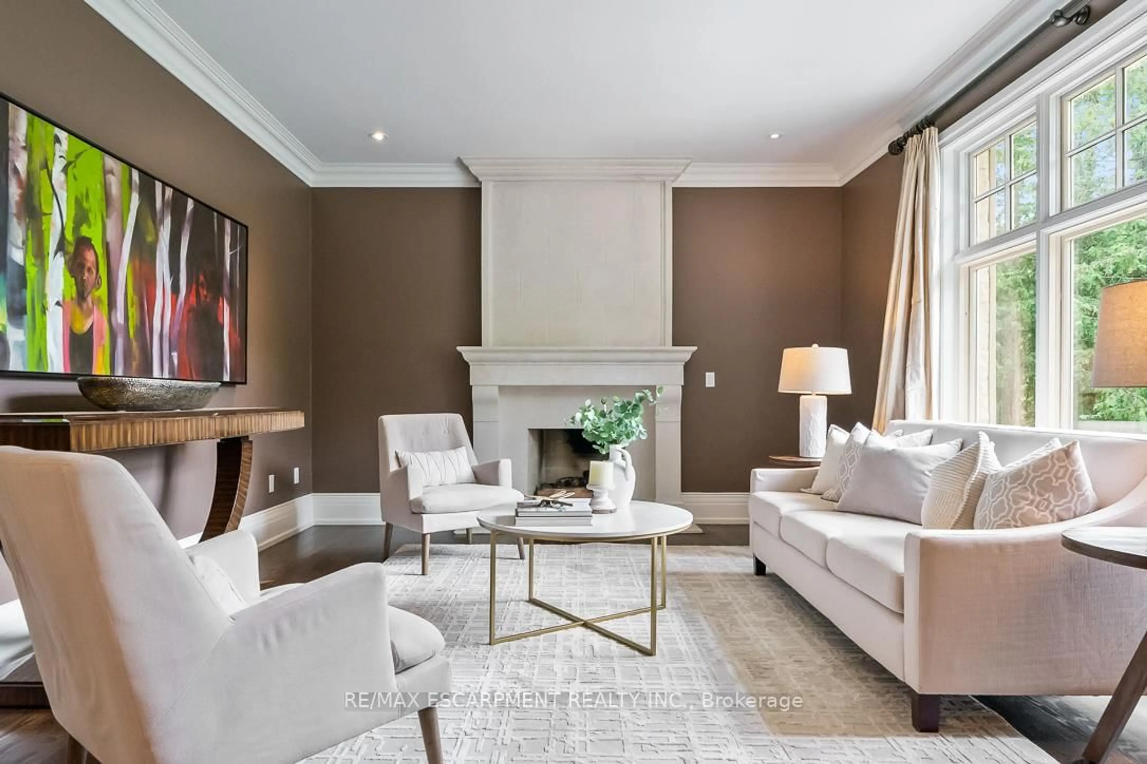 Living room with furniture, unknown for 1229 Minaki Rd, Mississauga Ontario L5G 2X5