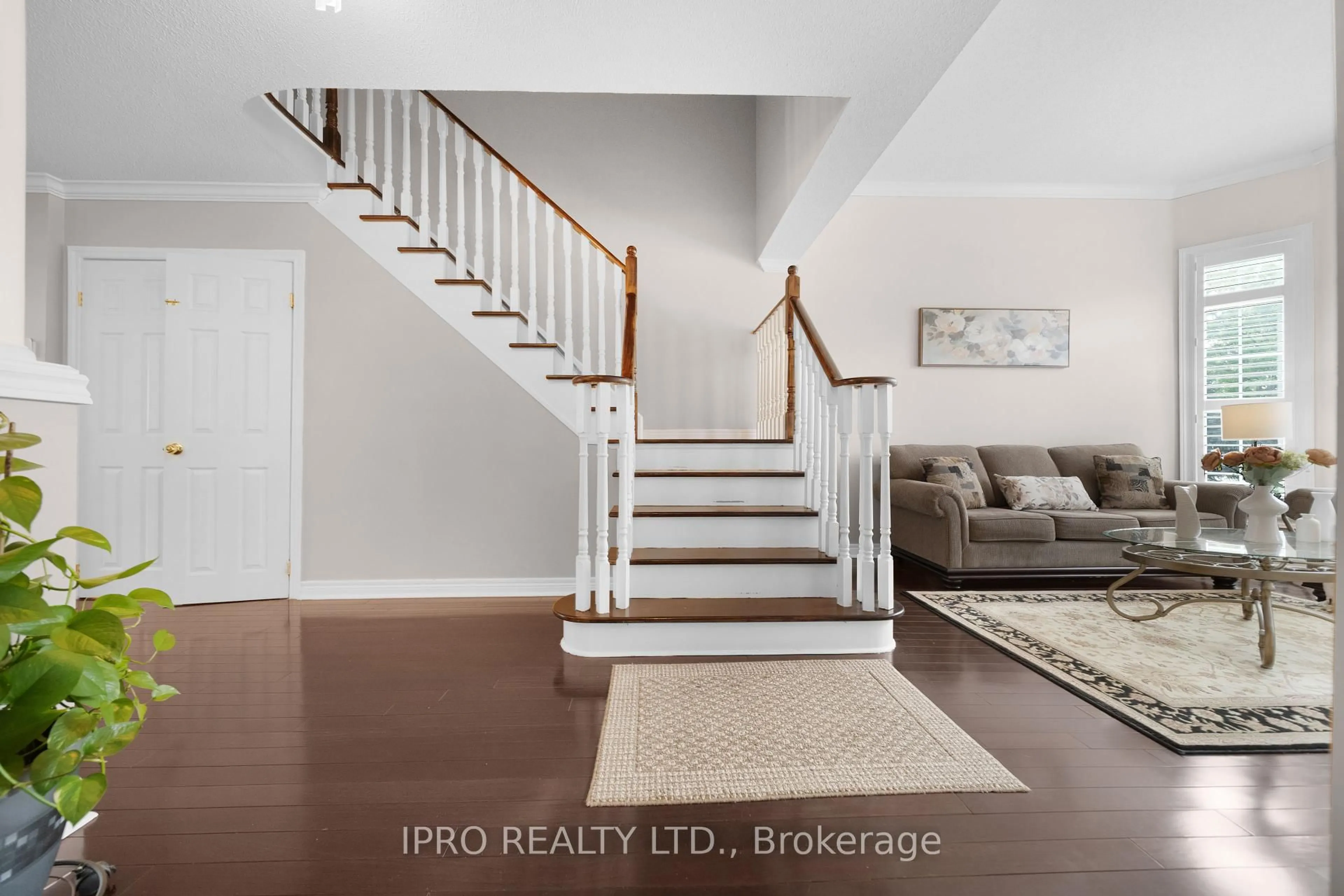 Indoor entryway for 3520 Positano Pl, Mississauga Ontario L5M 6Y9