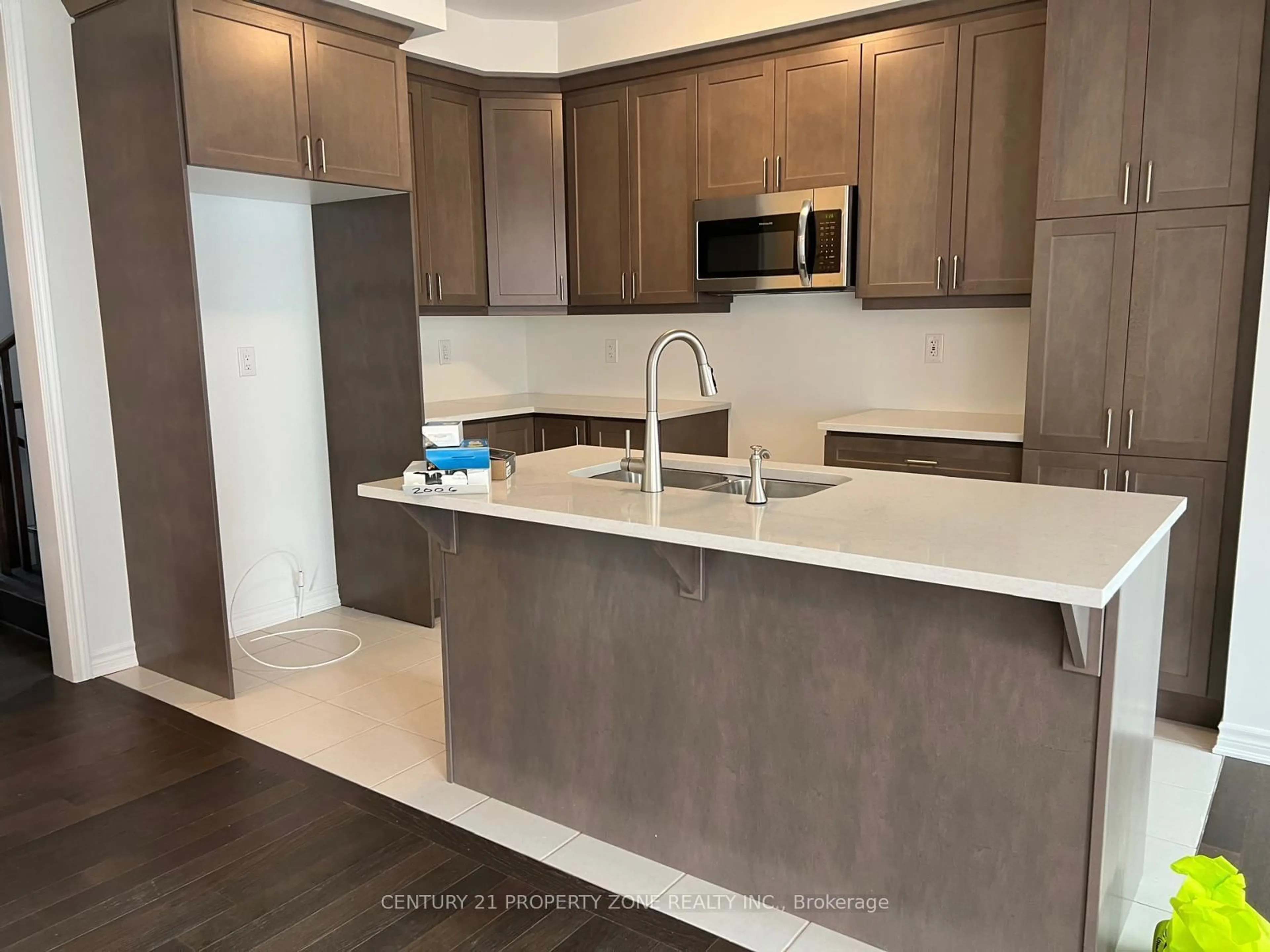 Open concept kitchen, ceramic/tile floor for 477 Boyd Lane, Milton Ontario L9E 1X2