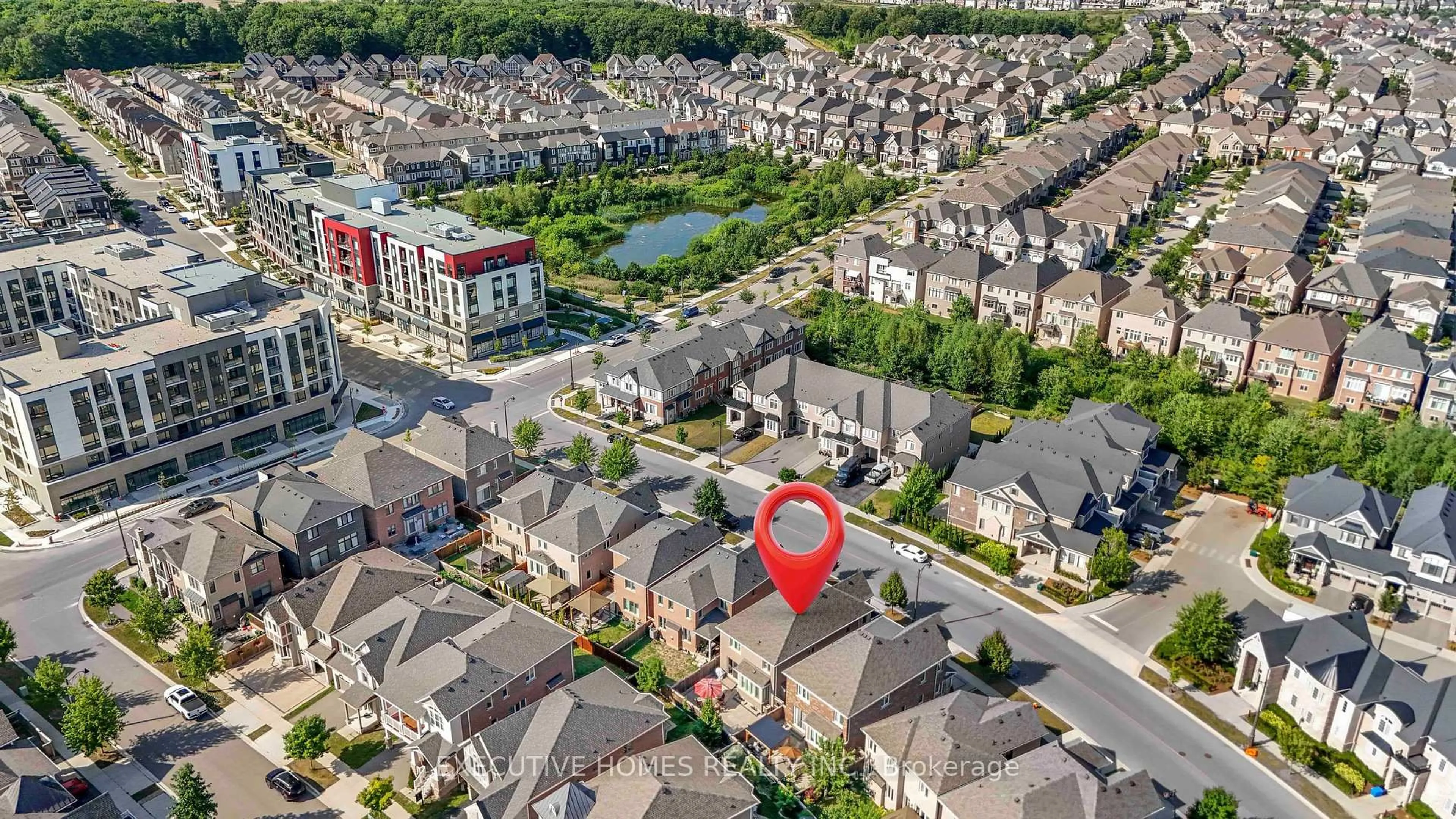 A pic from outside/outdoor area/front of a property/back of a property/a pic from drone, street for 3216 Carding Mill Tr, Oakville Ontario L6M 1N3