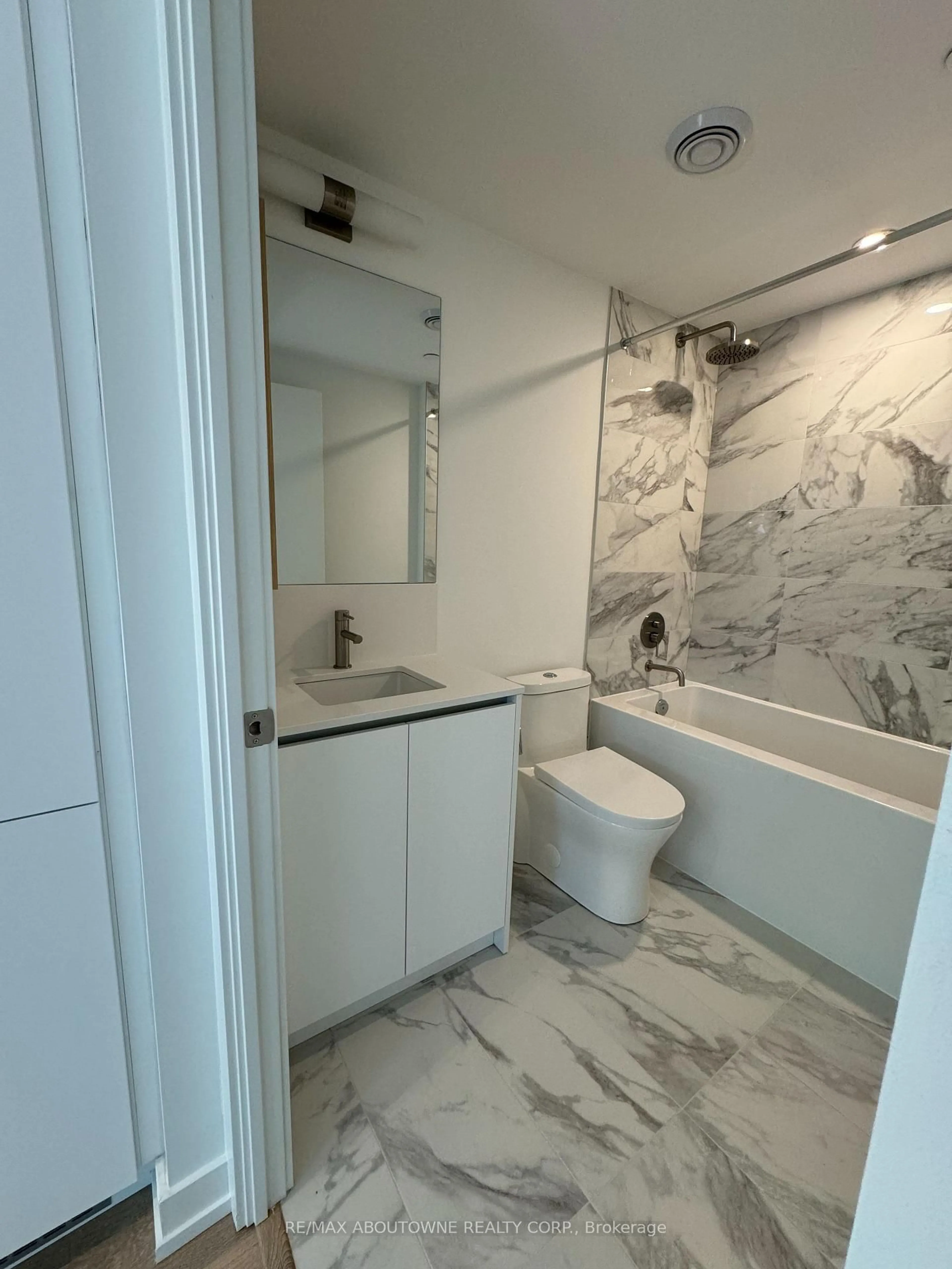 Contemporary bathroom, ceramic/tile floor for 1100 Sheppard Ave #511, Toronto Ontario M3K 0E4