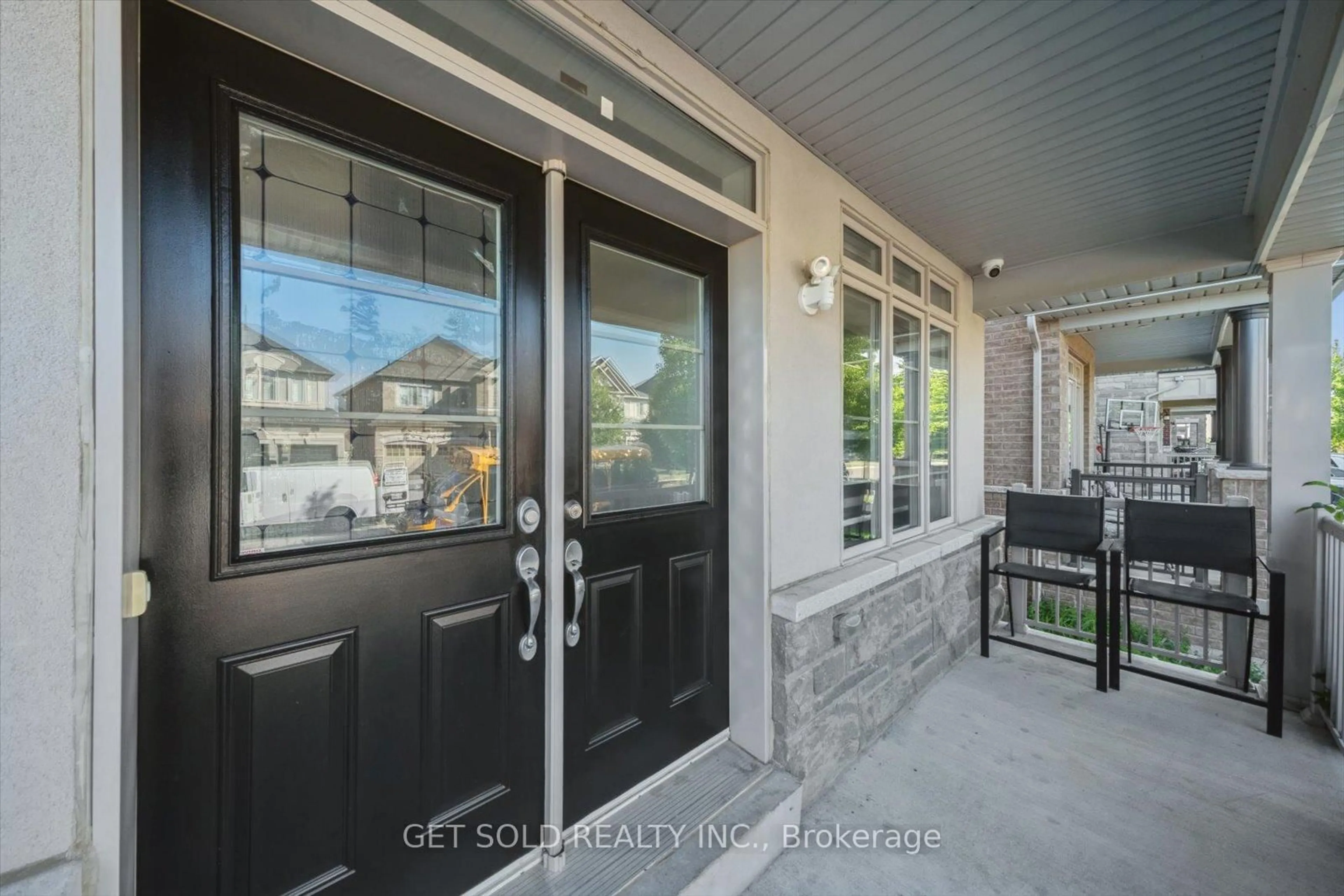 Indoor entryway for 49 Blackberry Valley Cres, Caledon Ontario L7C 2C7