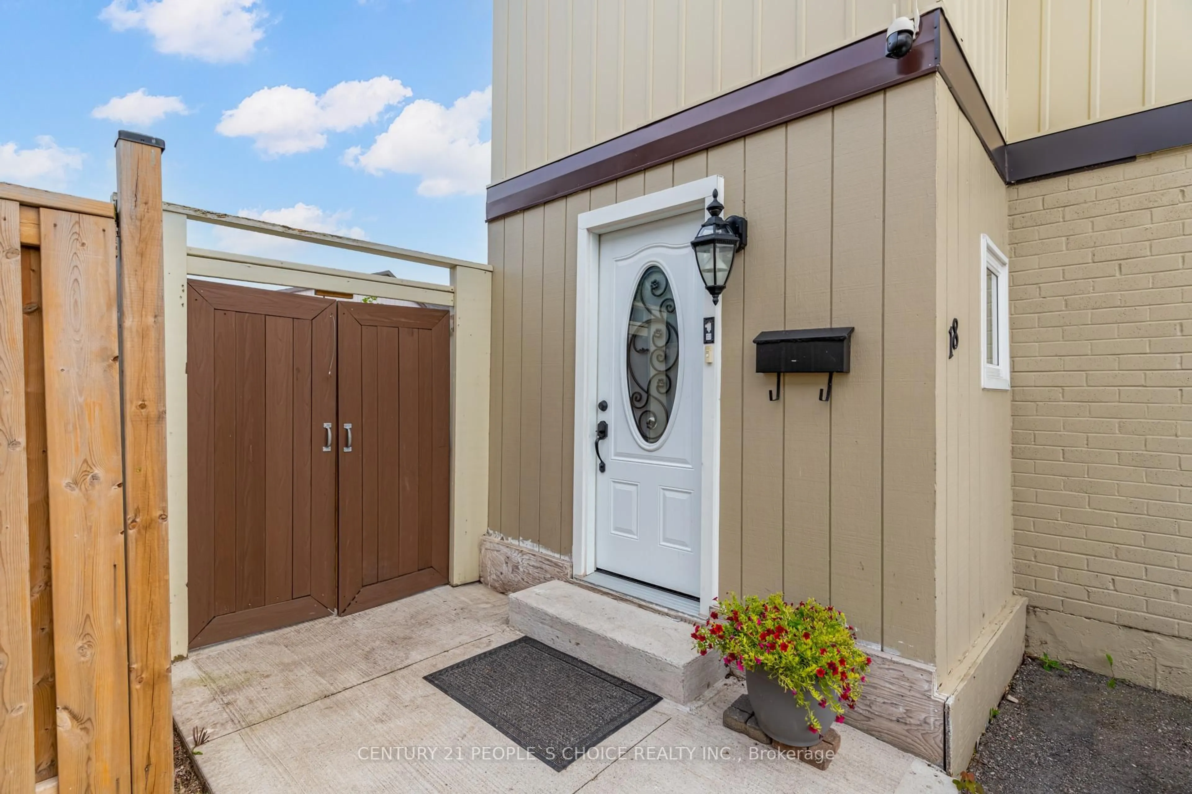 Indoor entryway for 18 Hernon Crt, Brampton Ontario L6S 2B9