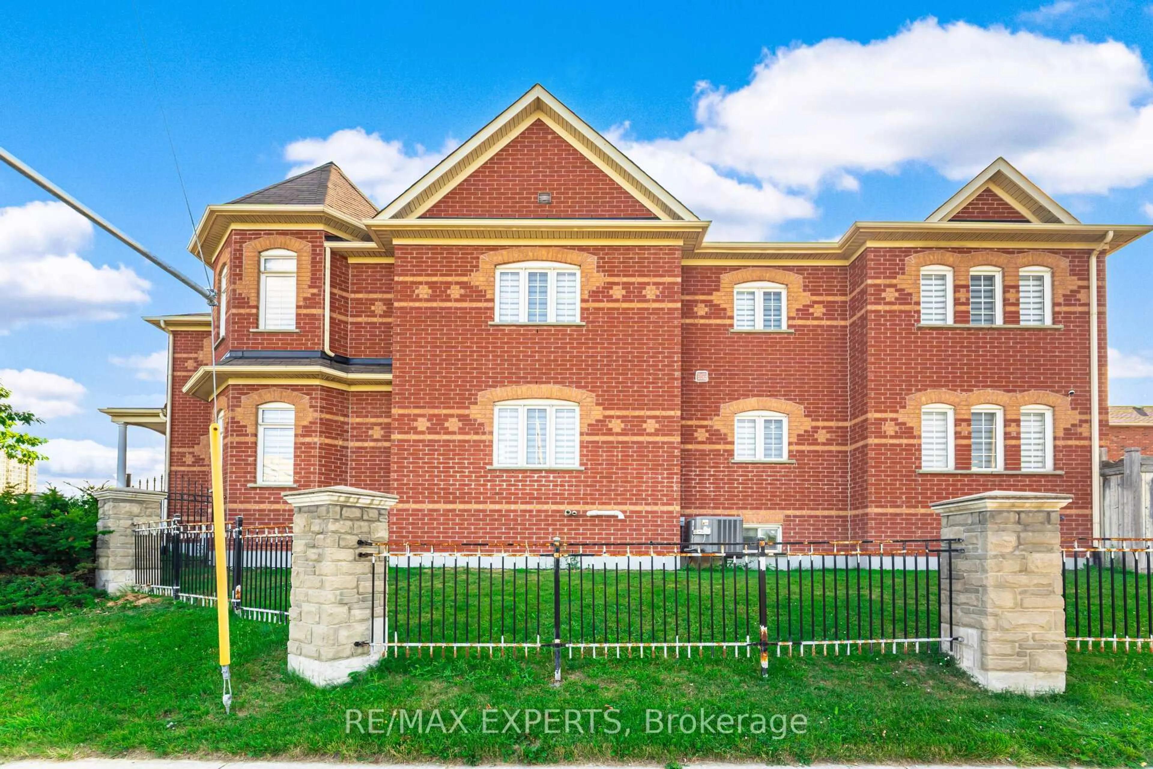 Home with brick exterior material, building for 5 Hillside Dr, Brampton Ontario L6S 0B7