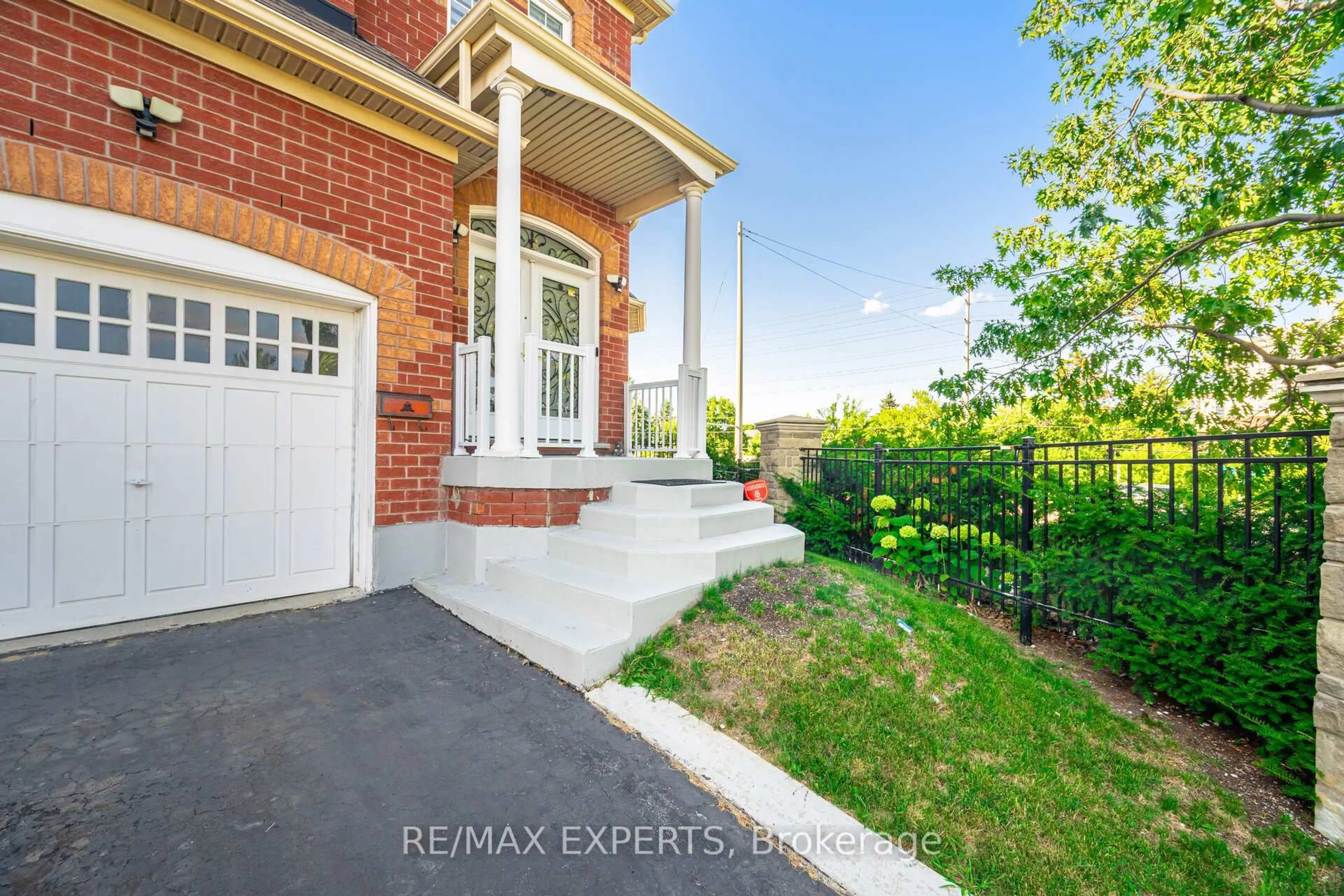 Home with brick exterior material, street for 5 Hillside Dr, Brampton Ontario L6S 0B7