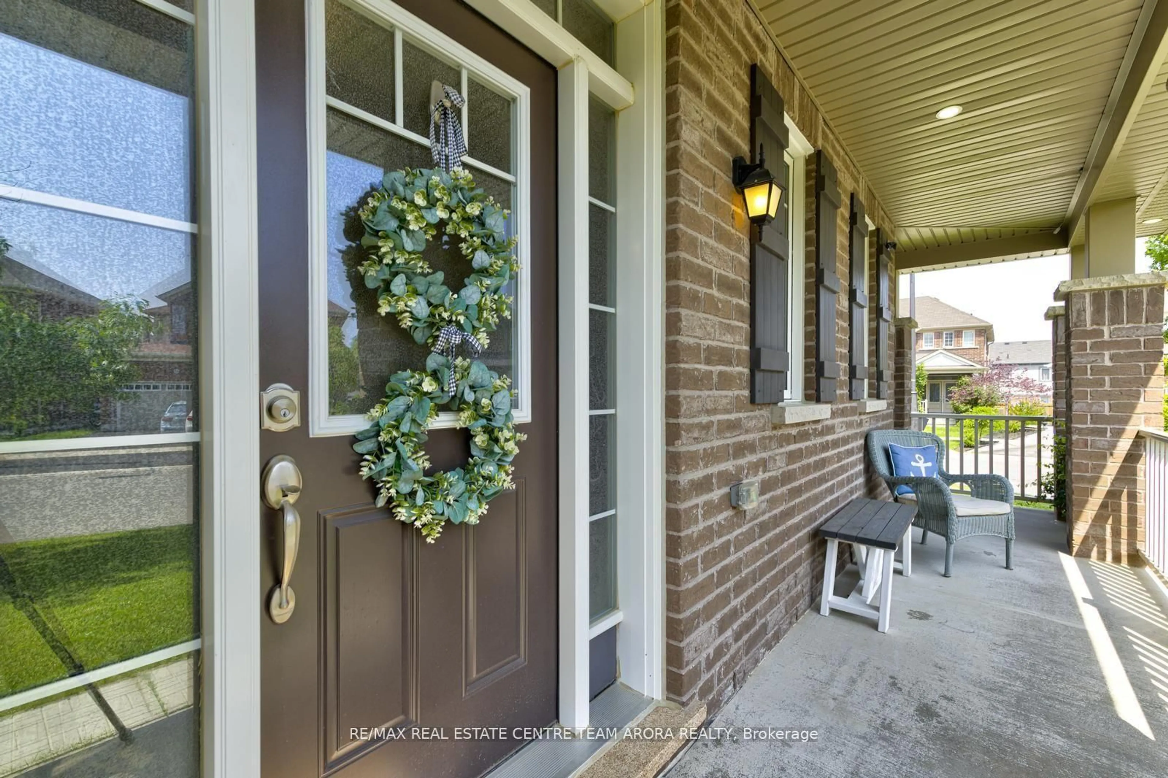 Indoor entryway for 18 Fenchurch Dr, Brampton Ontario L7A 4G1