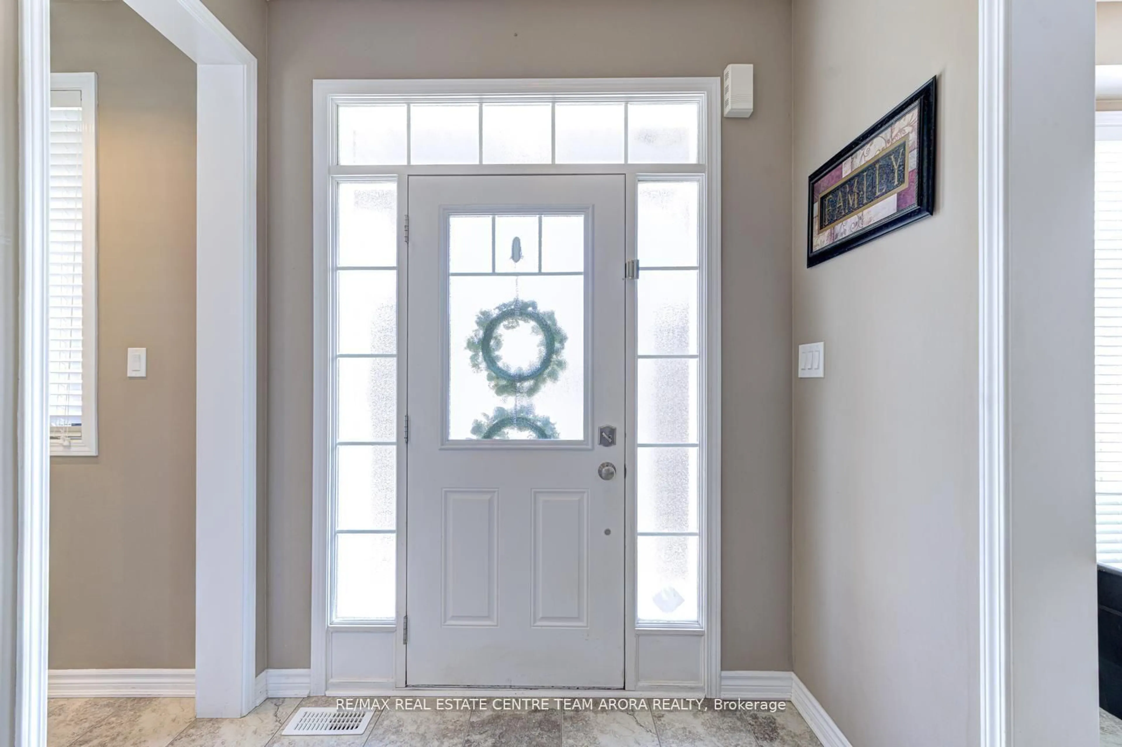 Indoor entryway for 18 Fenchurch Dr, Brampton Ontario L7A 4G1