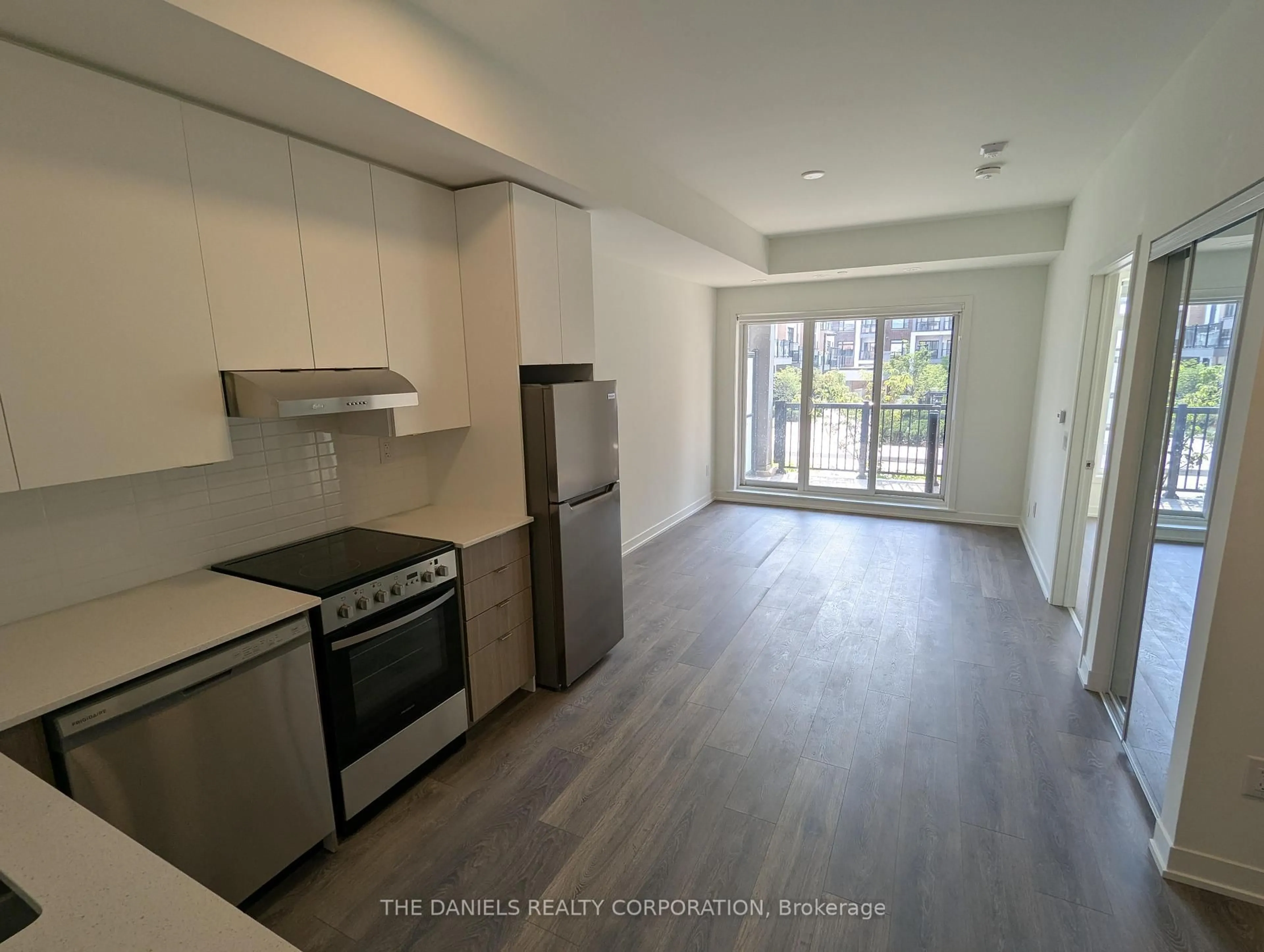 Open concept kitchen, unknown for 135 Canon Jackson Dr #107, Toronto Ontario M6M 0C3