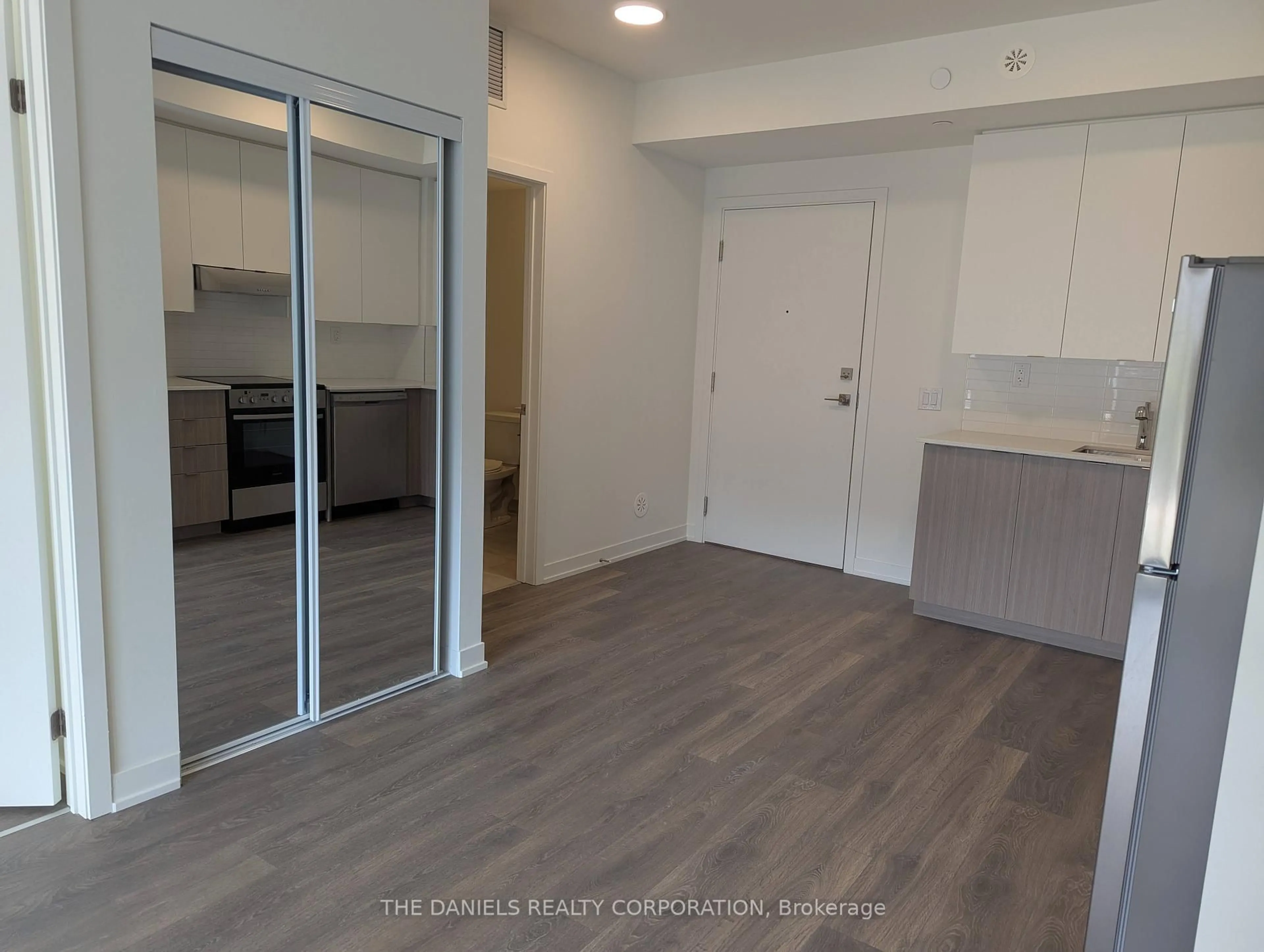 A pic of a room for 135 Canon Jackson Dr #107, Toronto Ontario M6M 0C3