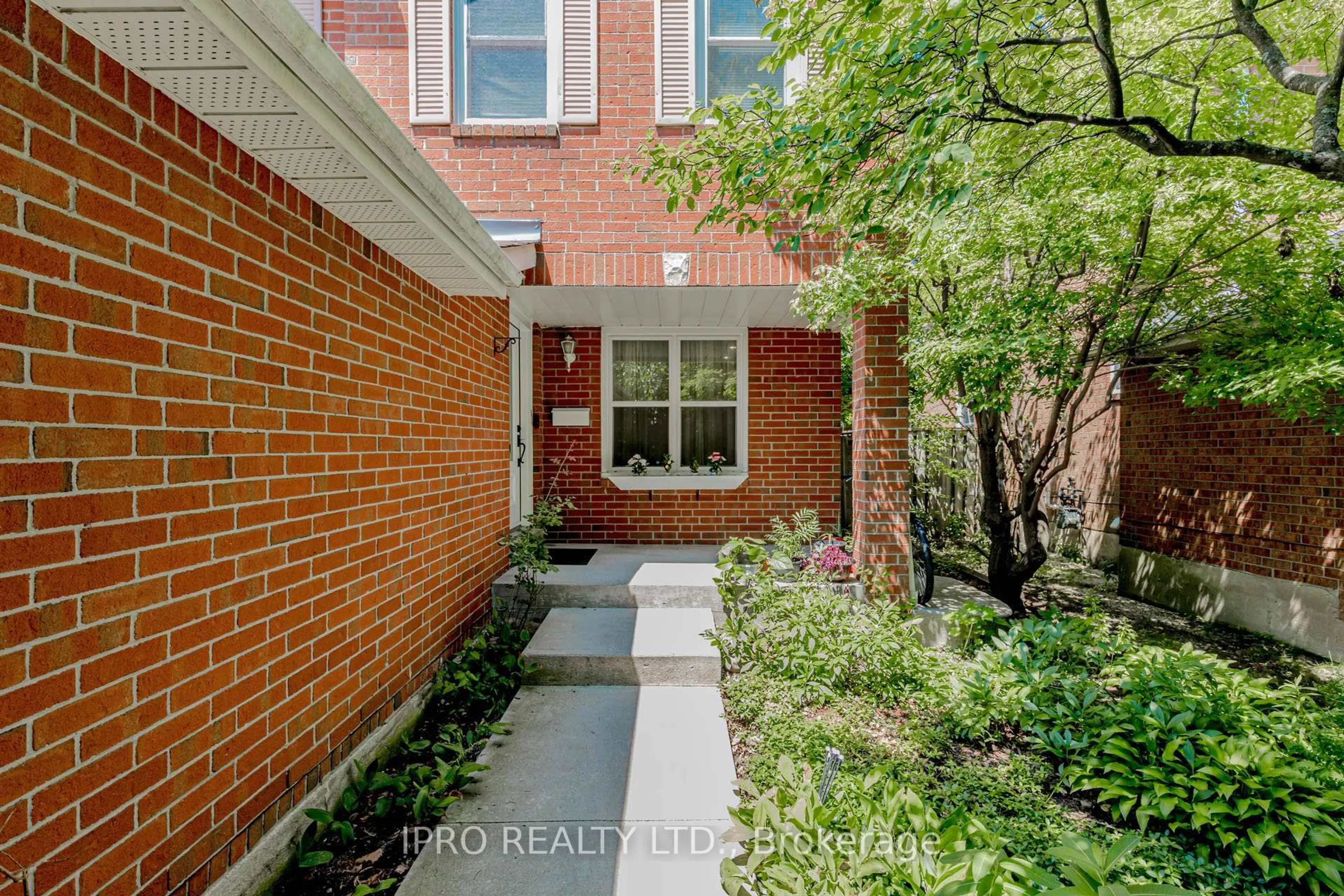Home with brick exterior material, street for 6906 Hickling Cres, Mississauga Ontario L5N 5A8