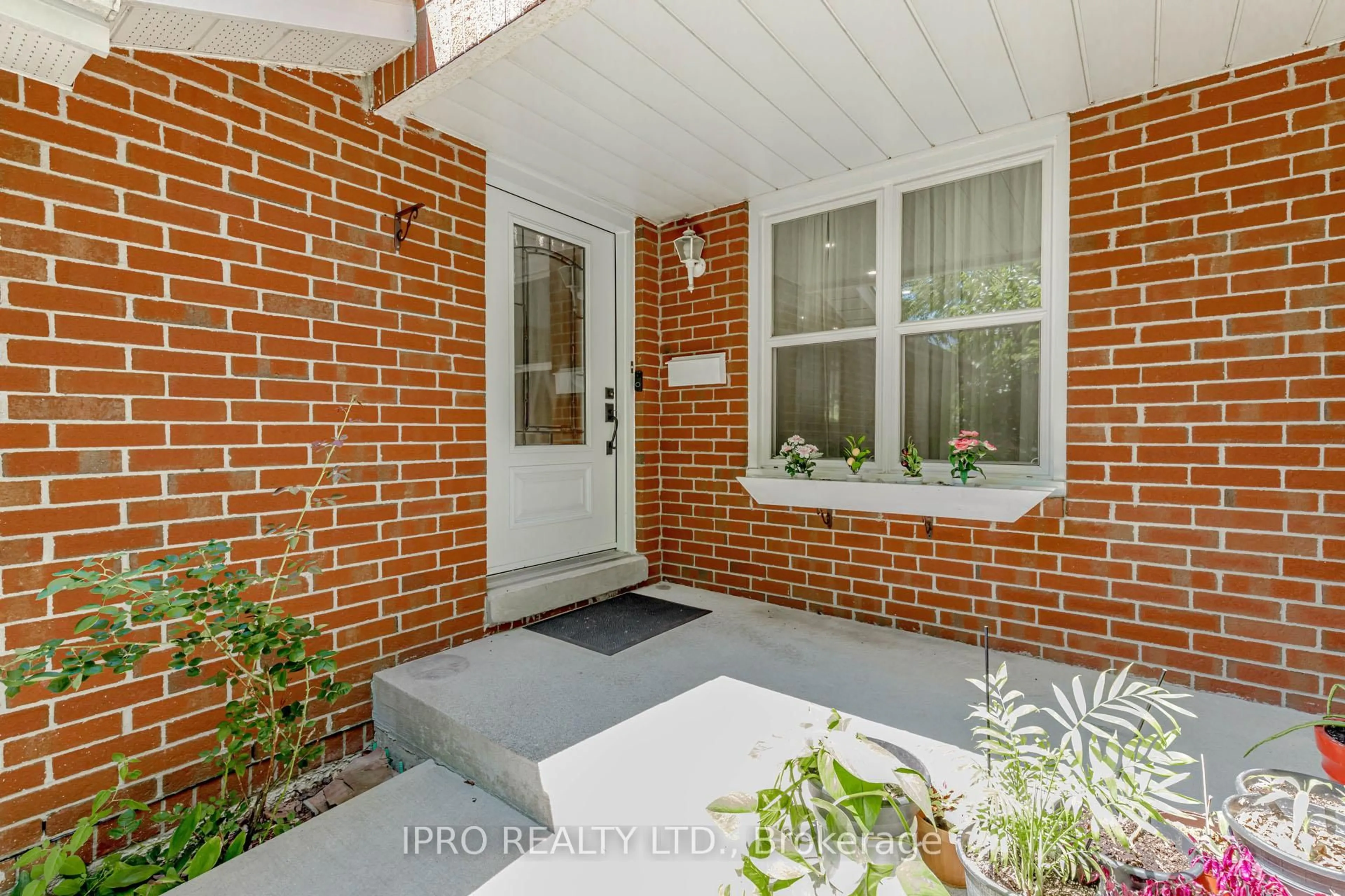 Unknown for 6906 Hickling Cres, Mississauga Ontario L5N 5A8