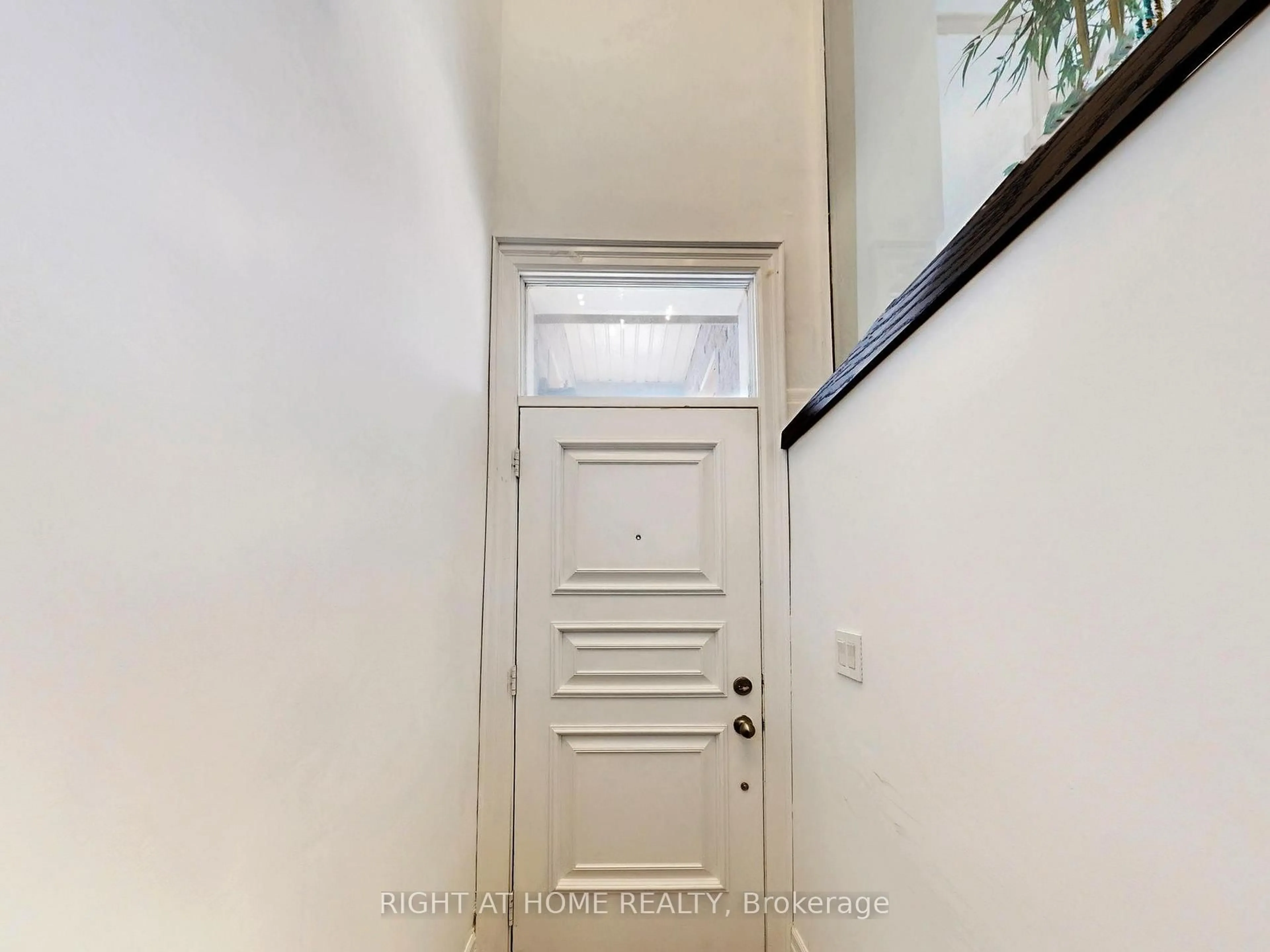Indoor entryway for 2251 Khalsa Gate, Oakville Ontario L6M 1P4