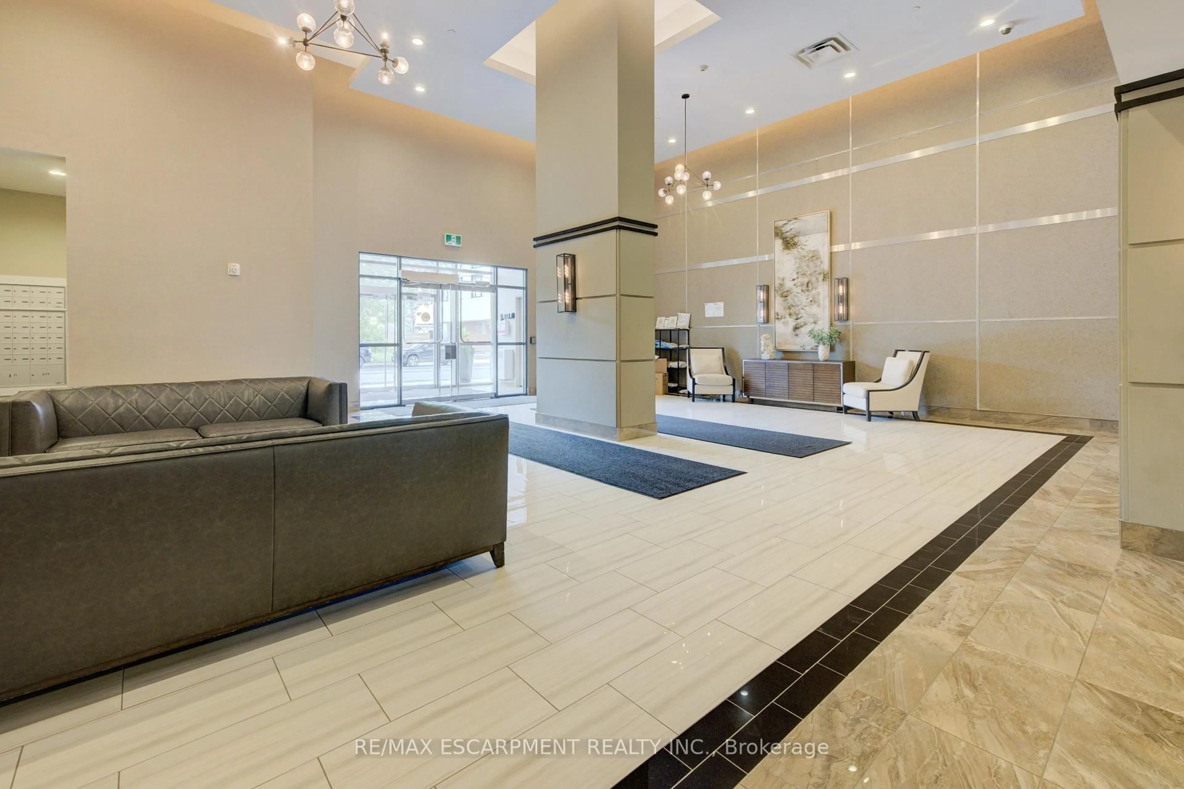 Lobby for 2486 Old Bronte Rd #720, Oakville Ontario L6M 4J2