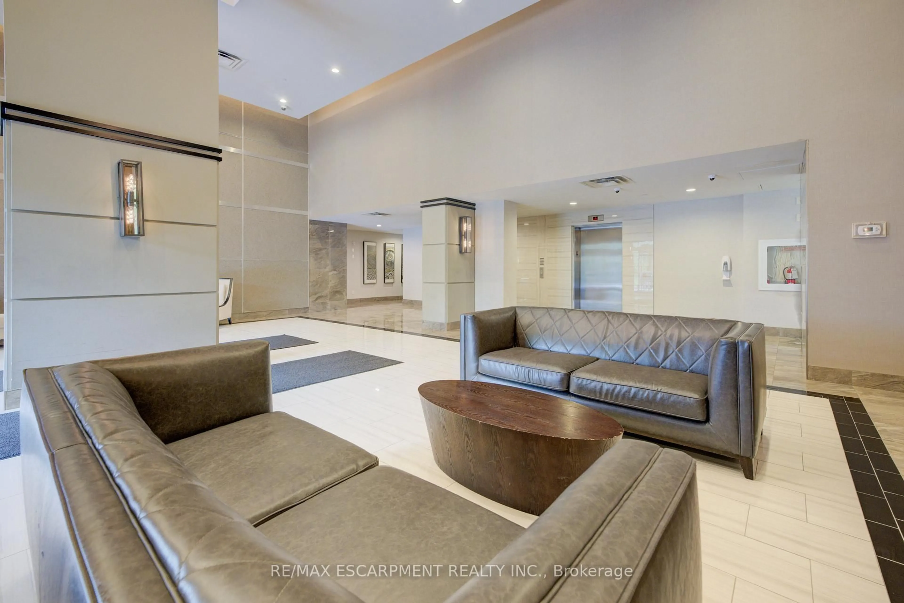 Lobby for 2486 Old Bronte Rd #720, Oakville Ontario L6M 4J2